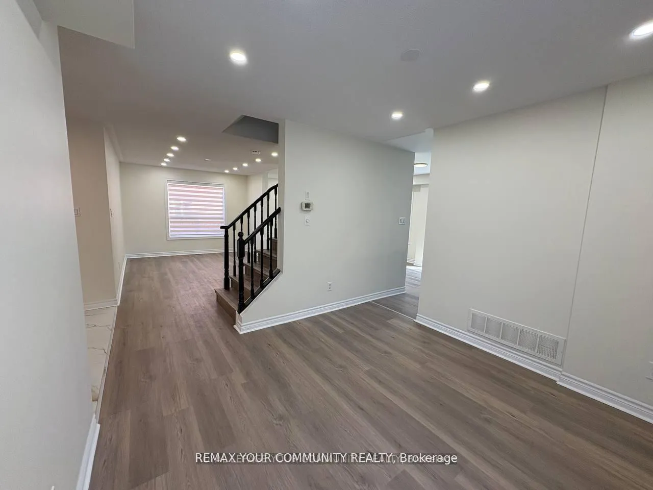 Photo 10 of 52 Stanley Street, Barrie, East Bayfield — HOMEH