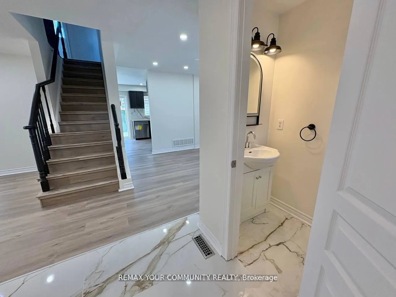 Photo 14 of 52 Stanley Street, Barrie, East Bayfield — HOMEH