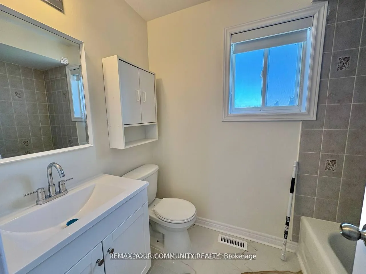 Photo 15 of 52 Stanley Street, Barrie, East Bayfield — HOMEH