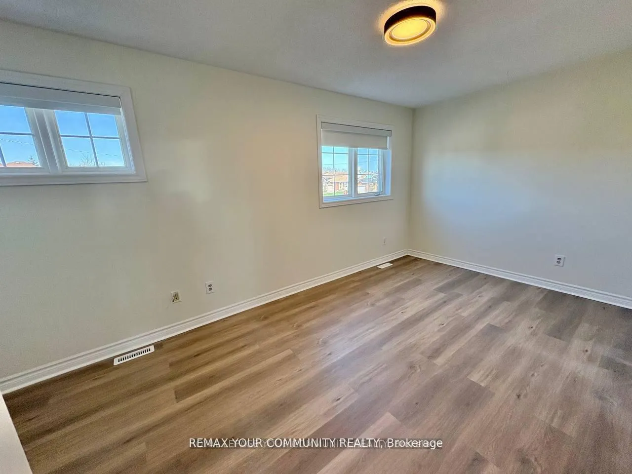 Photo 18 of 52 Stanley Street, Barrie, East Bayfield — HOMEH
