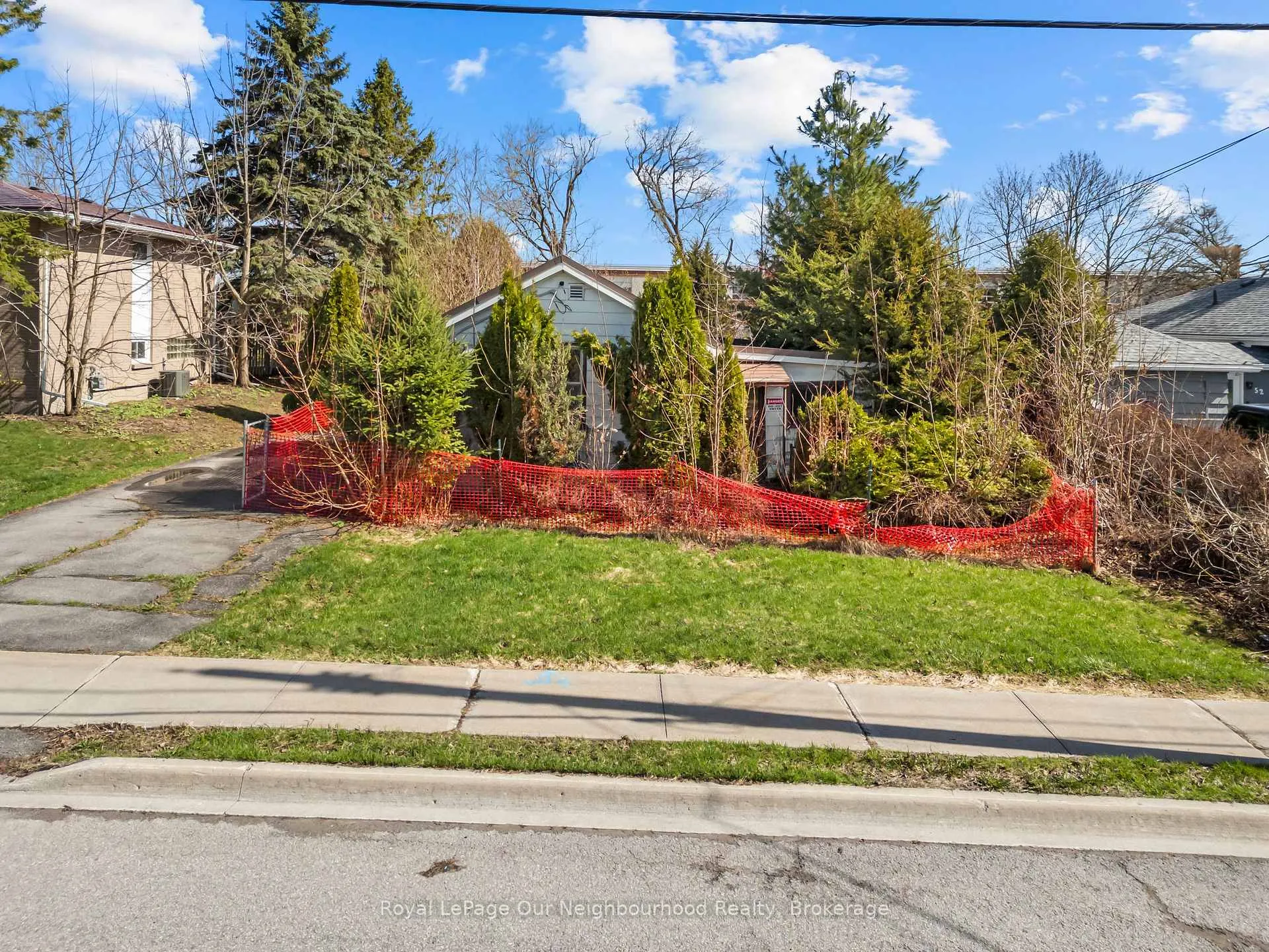 Photo 2 of 54 Paul Street, Prince Edward County, Picton Ward — HOMEH
