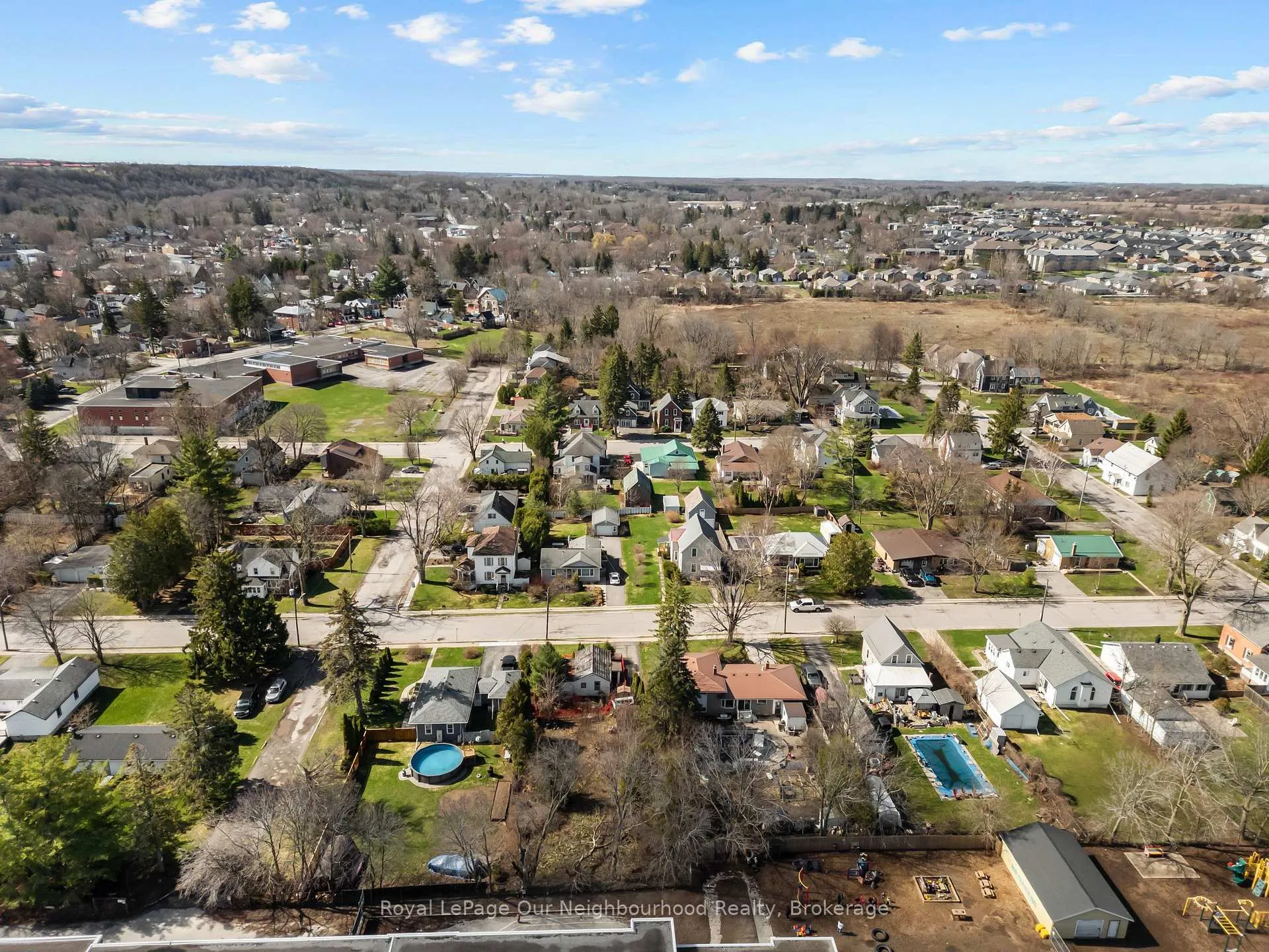 Photo 9 of 54 Paul Street, Prince Edward County, Picton Ward — HOMEH