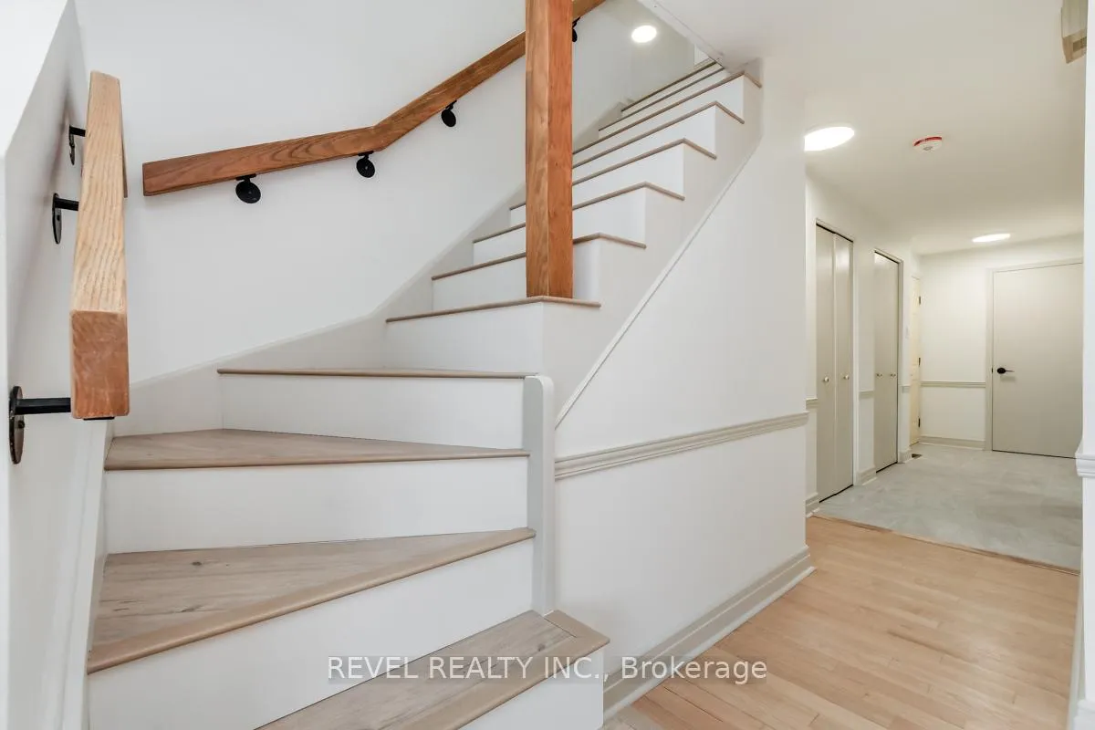 Photo 2 of 5 Sandhurst Court, Ottawa, Mooneys Bay/Riverside Park — HOMEH