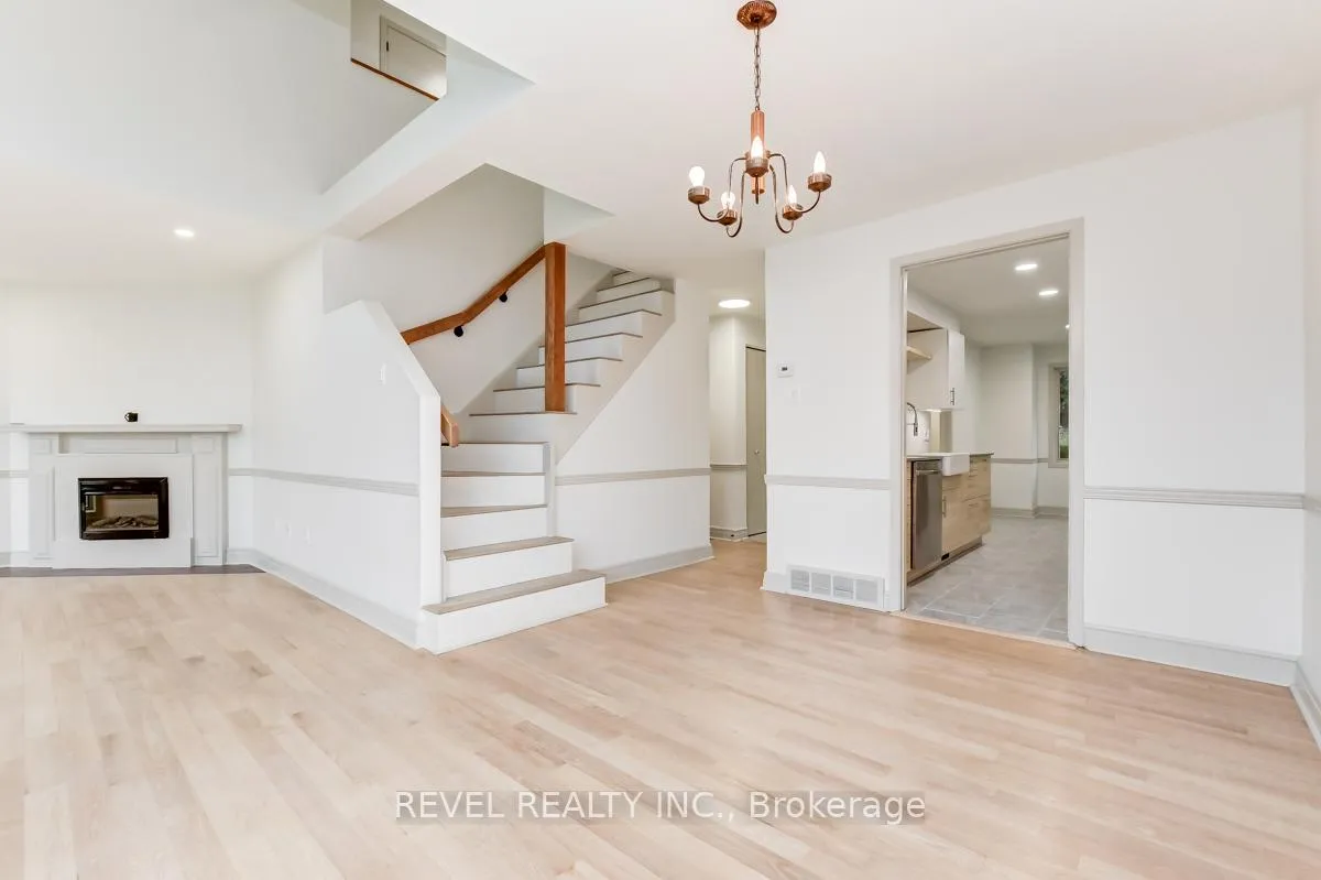 Photo 5 of 5 Sandhurst Court, Ottawa, Mooneys Bay/Riverside Park — HOMEH