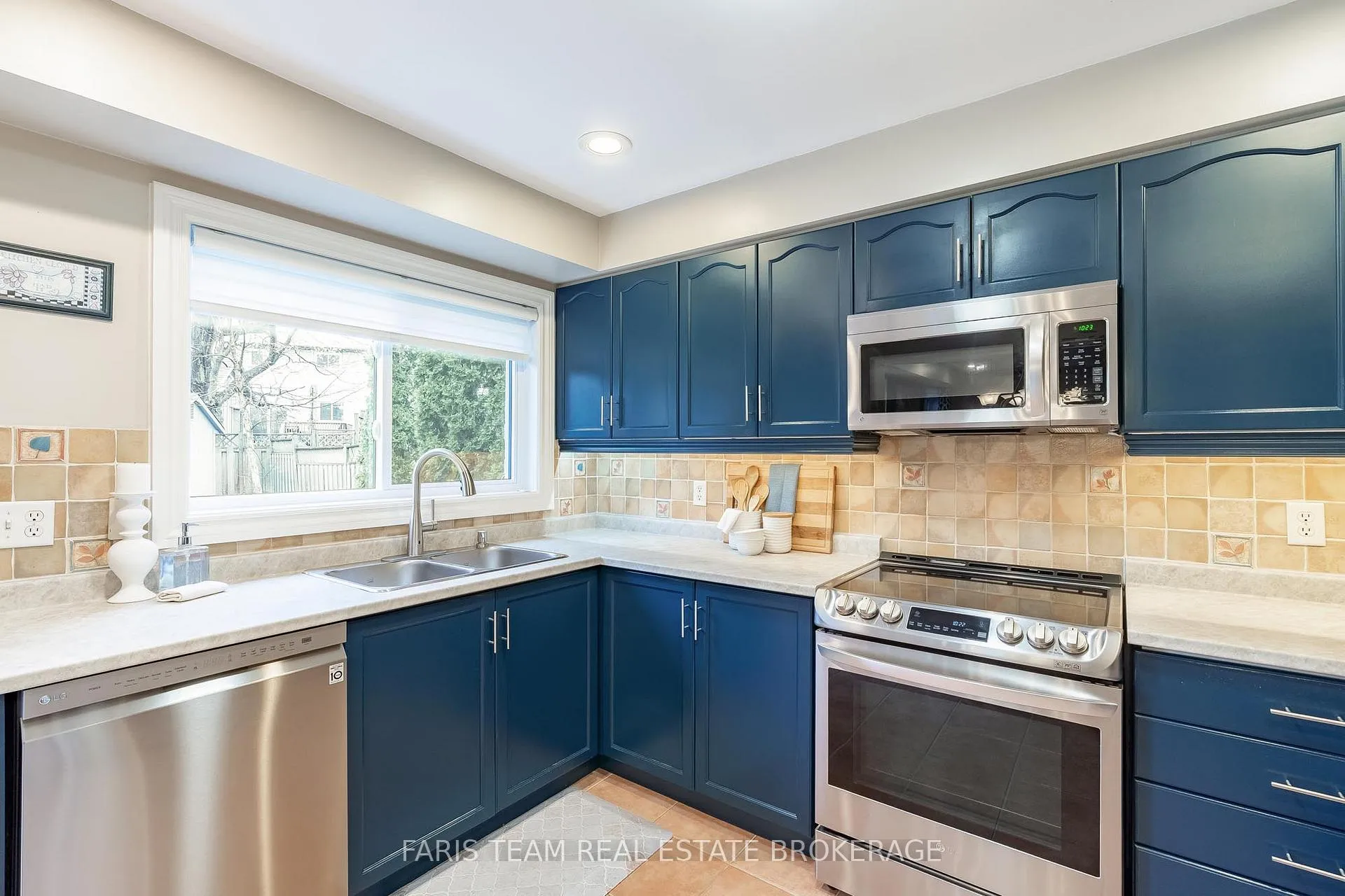 Photo 5 of 92 Brighton Road, Barrie, Georgian Drive — HOMEH