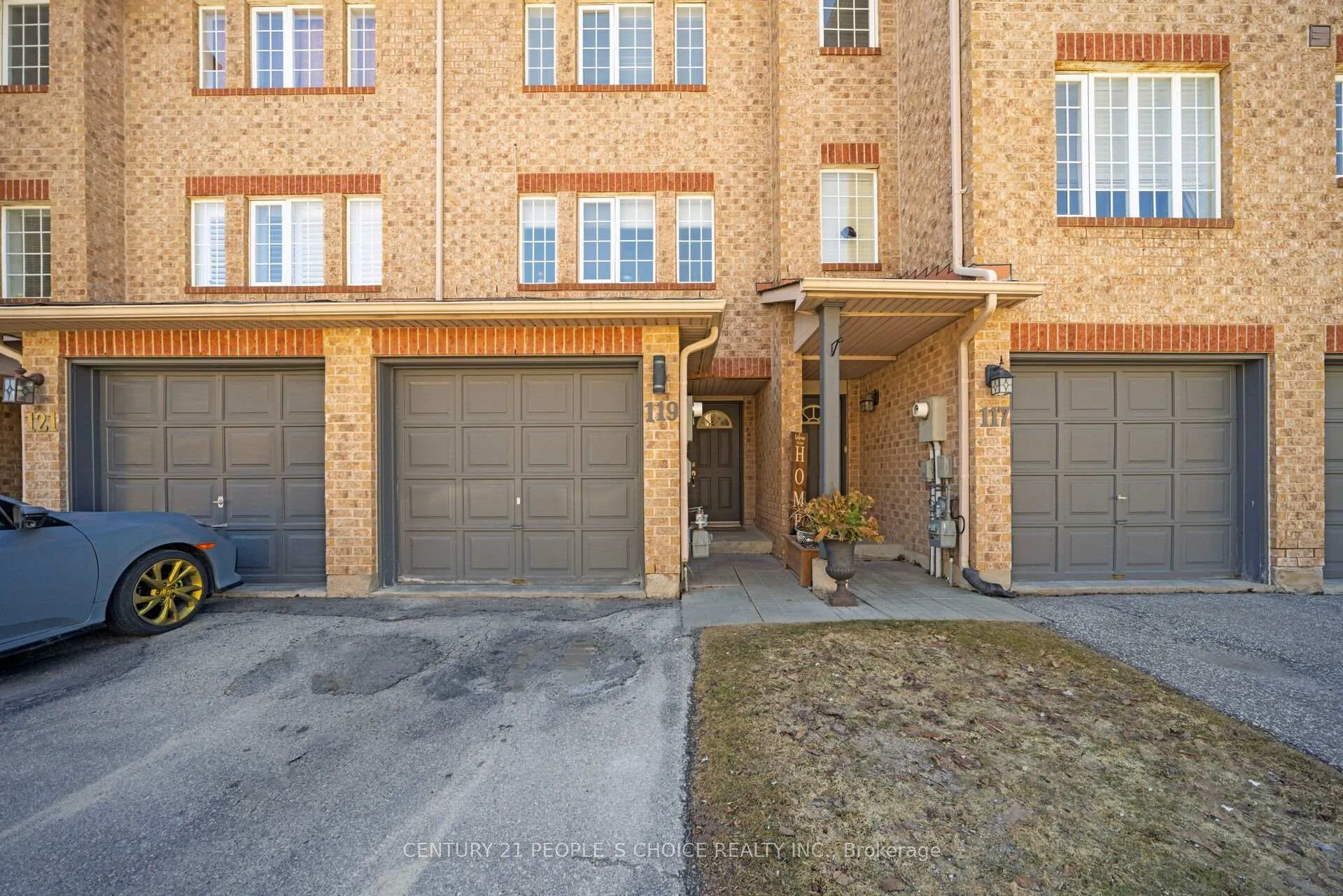 Photo 3 of 119 Spadina Road, Brampton, Brampton West — HOMEH