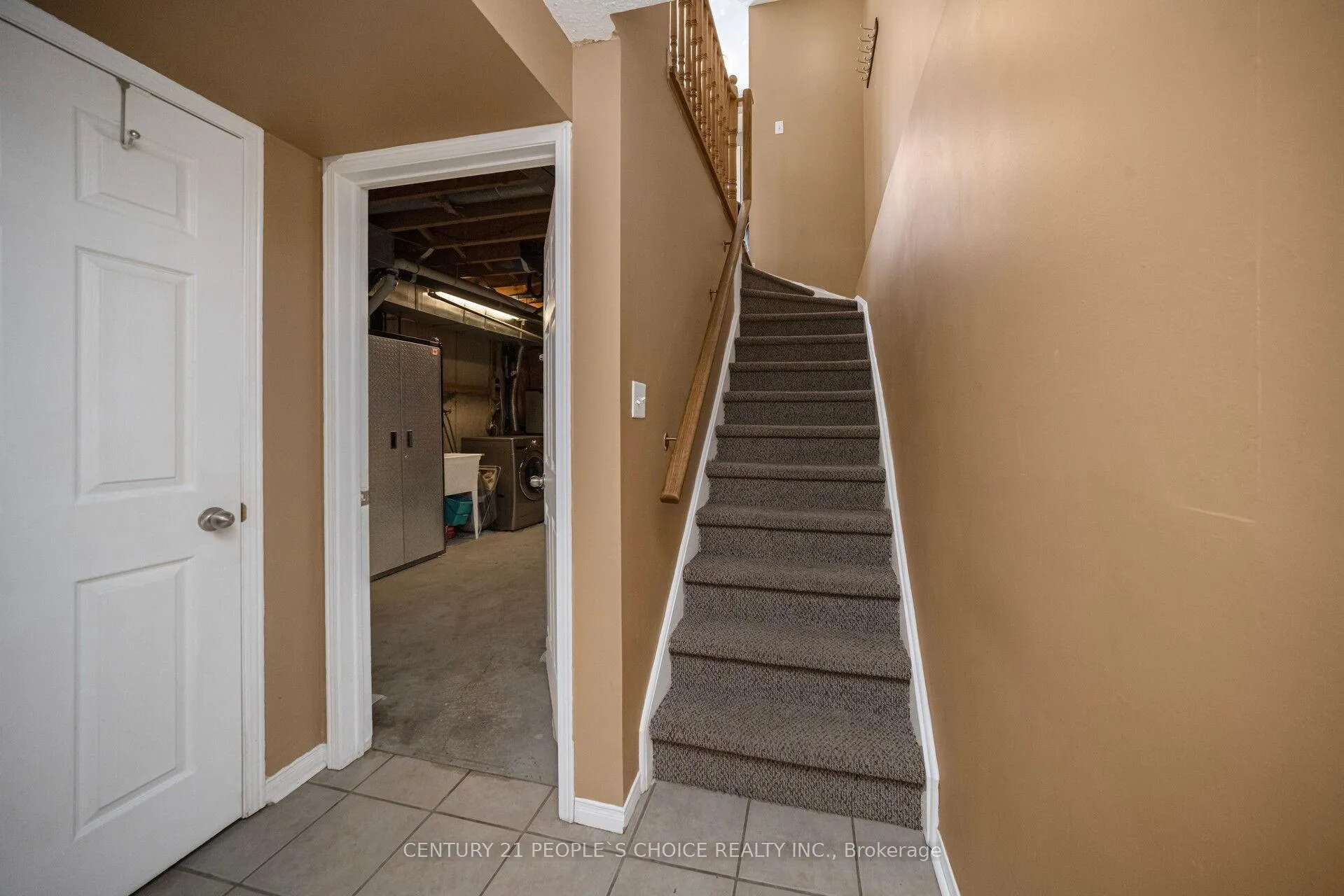 Photo 8 of 119 Spadina Road, Brampton, Brampton West — HOMEH