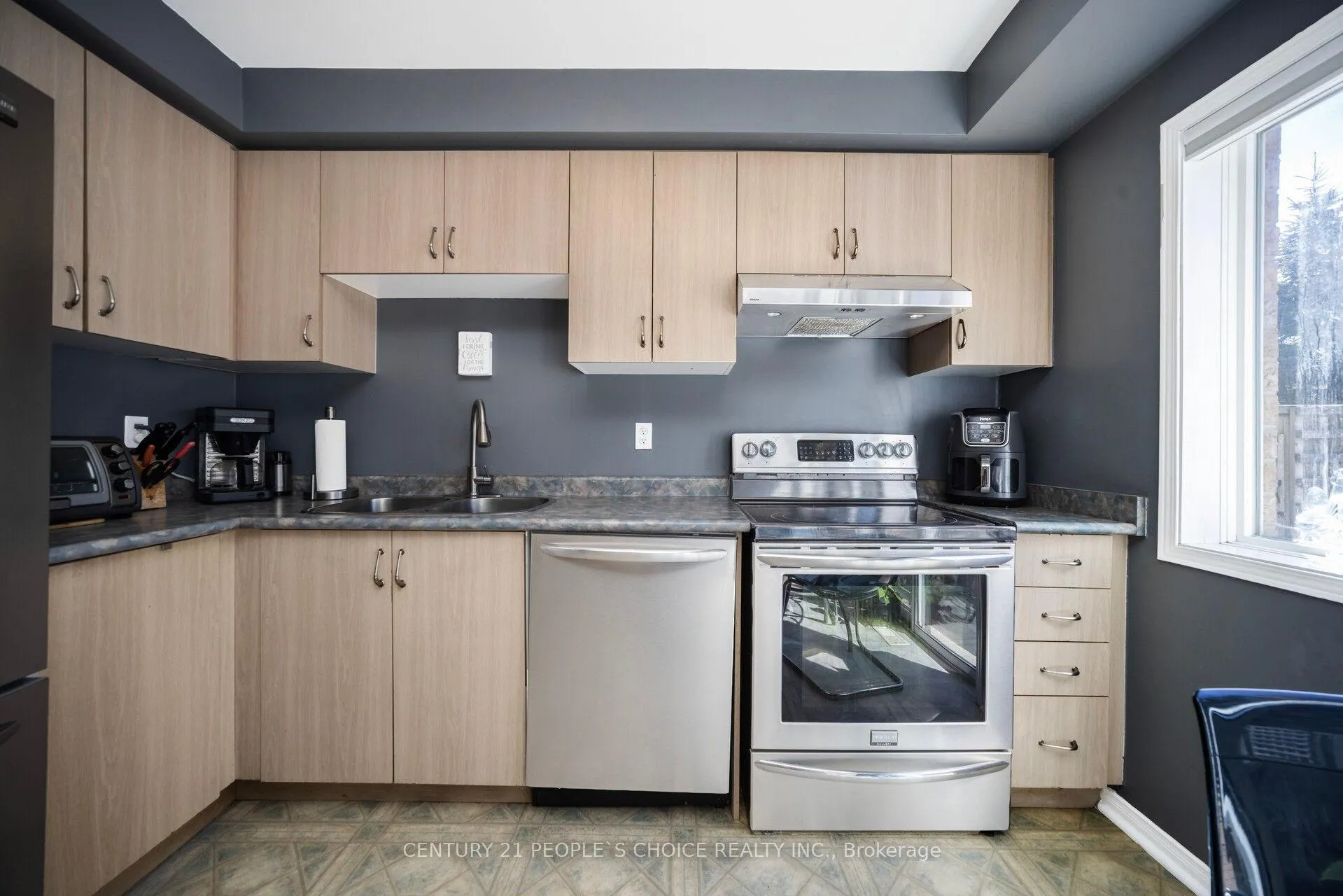 Photo 11 of 119 Spadina Road, Brampton, Brampton West — HOMEH