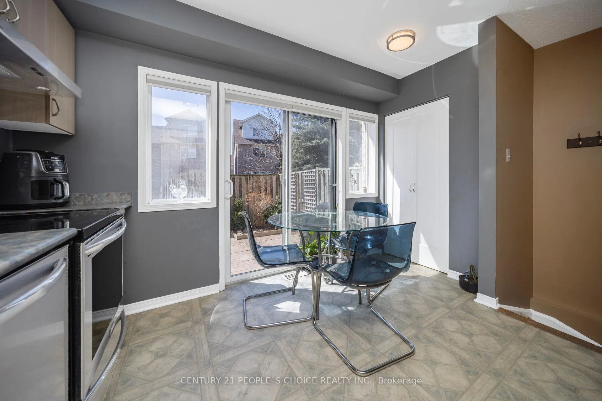 Photo 12 of 119 Spadina Road, Brampton, Brampton West — HOMEH