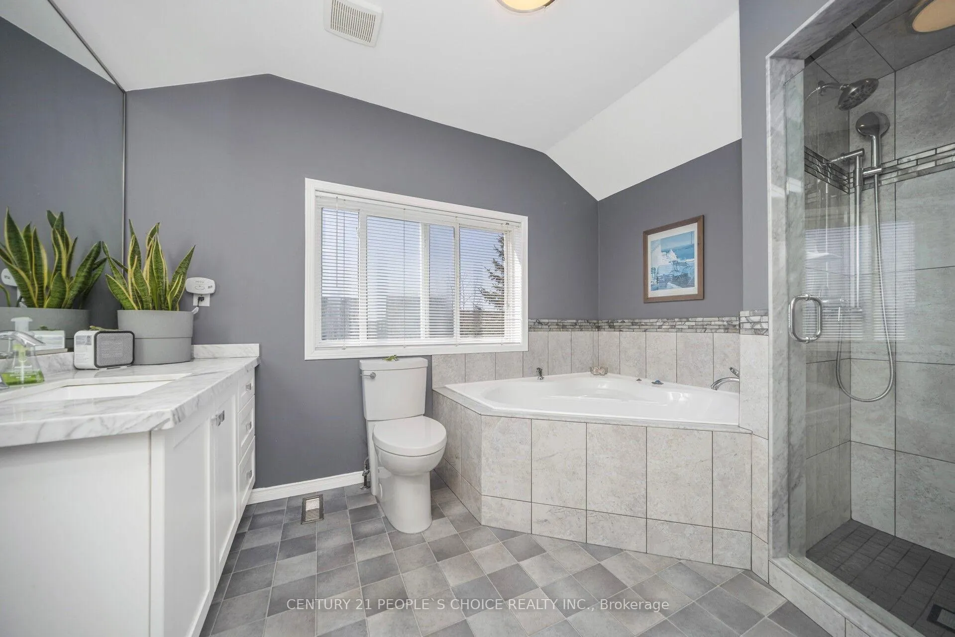 Photo 38 of 119 Spadina Road, Brampton, Brampton West — HOMEH