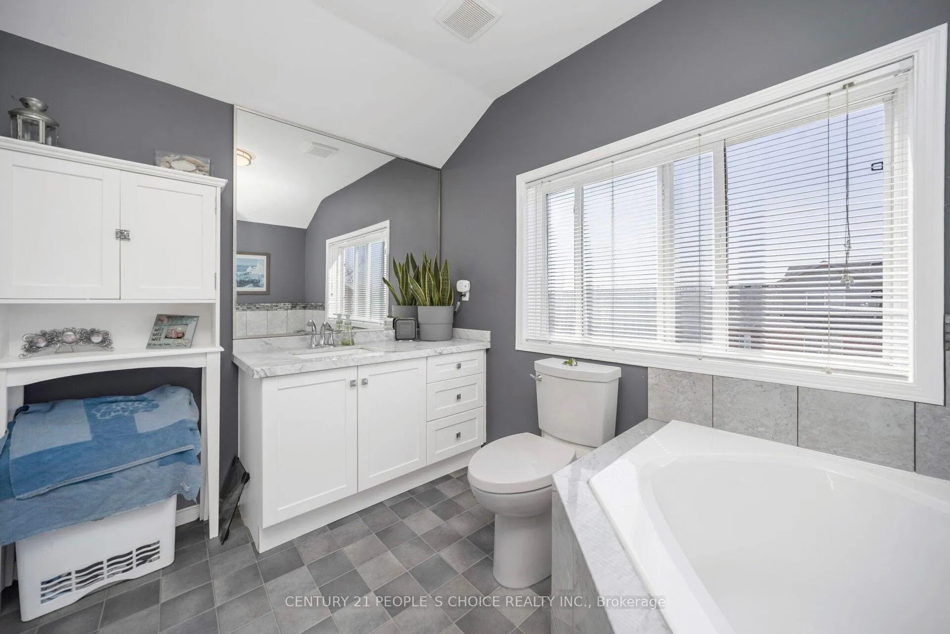 Photo 40 of 119 Spadina Road, Brampton, Brampton West — HOMEH