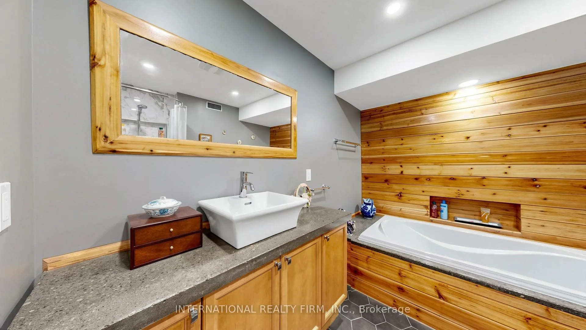 Photo 23 of 14 Stuart Avenue, Barrie, Innis-Shore — HOMEH