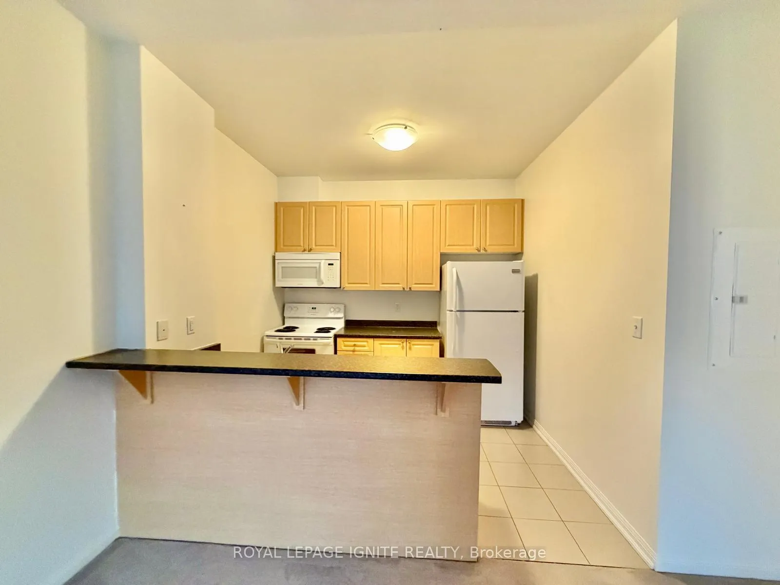 Photo 10 of Unit 211, 5 Sidney Lane, Clarington, Bowmanville — HOMEH