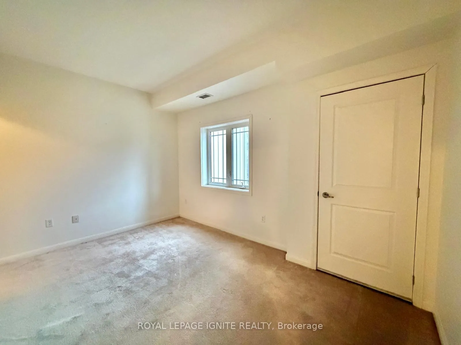 Photo 12 of Unit 211, 5 Sidney Lane, Clarington, Bowmanville — HOMEH