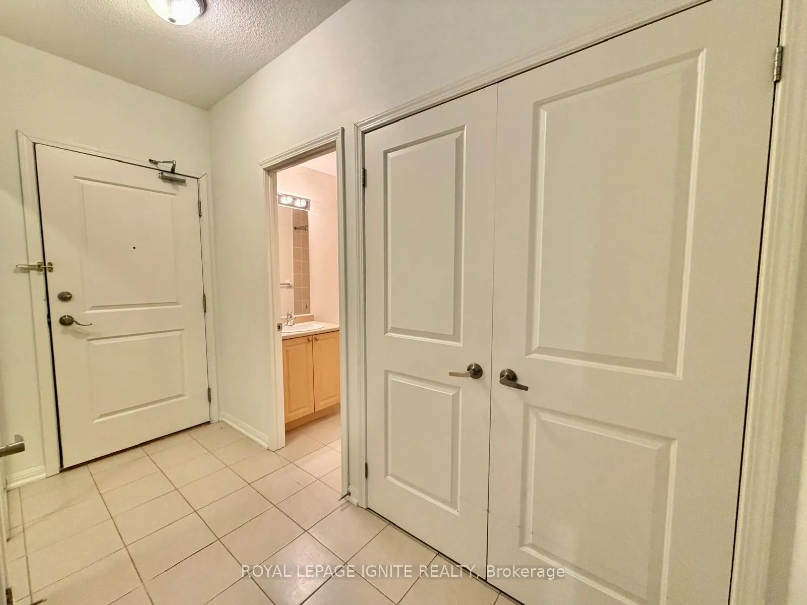 Photo 14 of Unit 211, 5 Sidney Lane, Clarington, Bowmanville — HOMEH