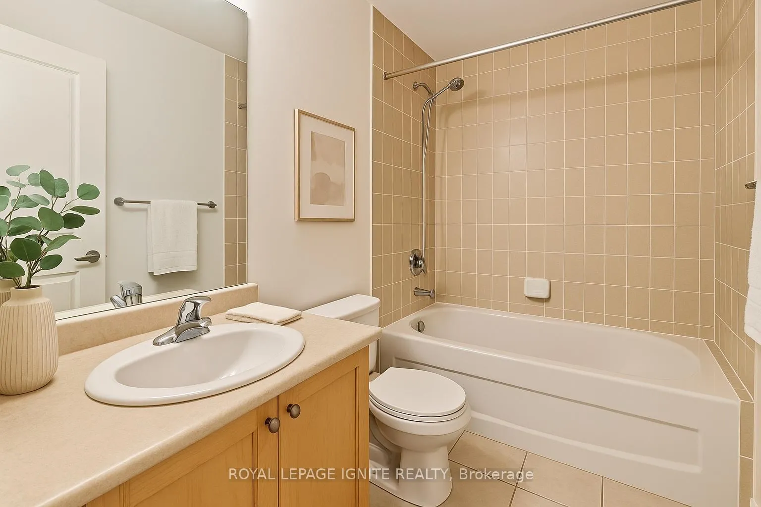 Photo 16 of Unit 211, 5 Sidney Lane, Clarington, Bowmanville — HOMEH