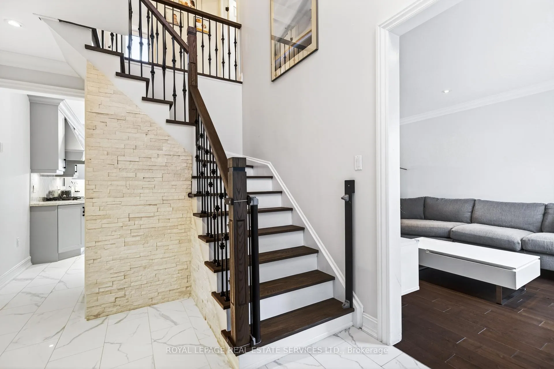 Photo 2 of 280 Nottingham Drive, Oakville, College Park — HOMEH
