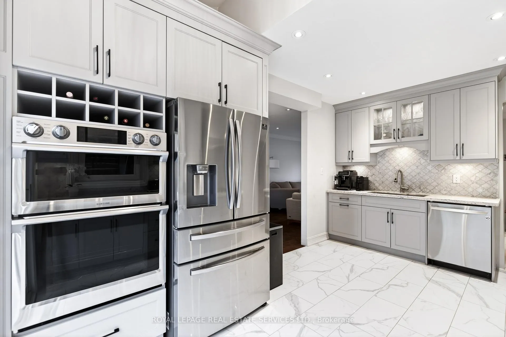 Photo 8 of 280 Nottingham Drive, Oakville, College Park — HOMEH