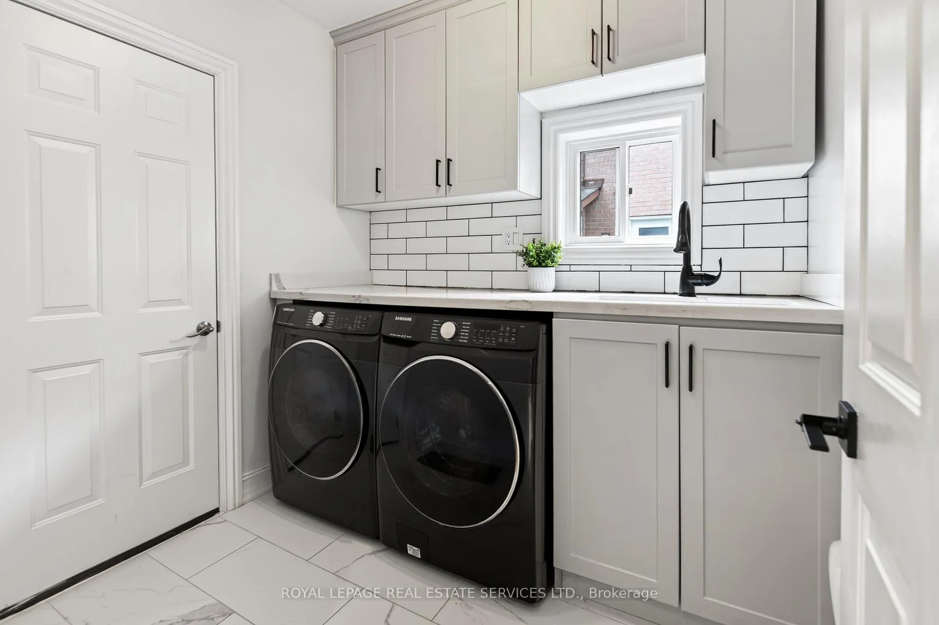 Photo 11 of 280 Nottingham Drive, Oakville, College Park — HOMEH