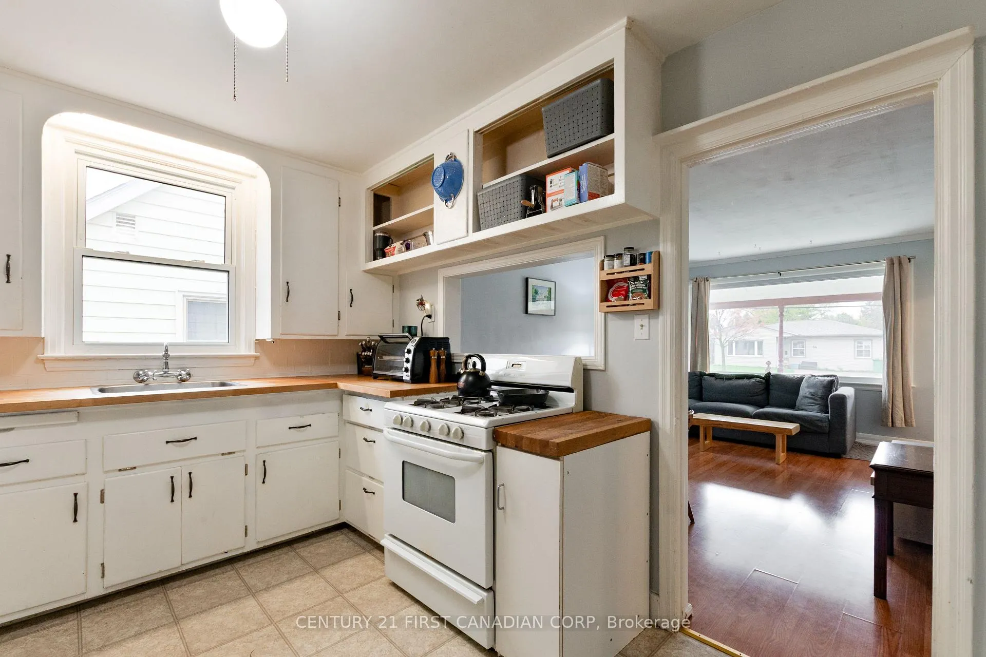 Photo 11 of 65 First Avenue, St. Thomas — HOMEH