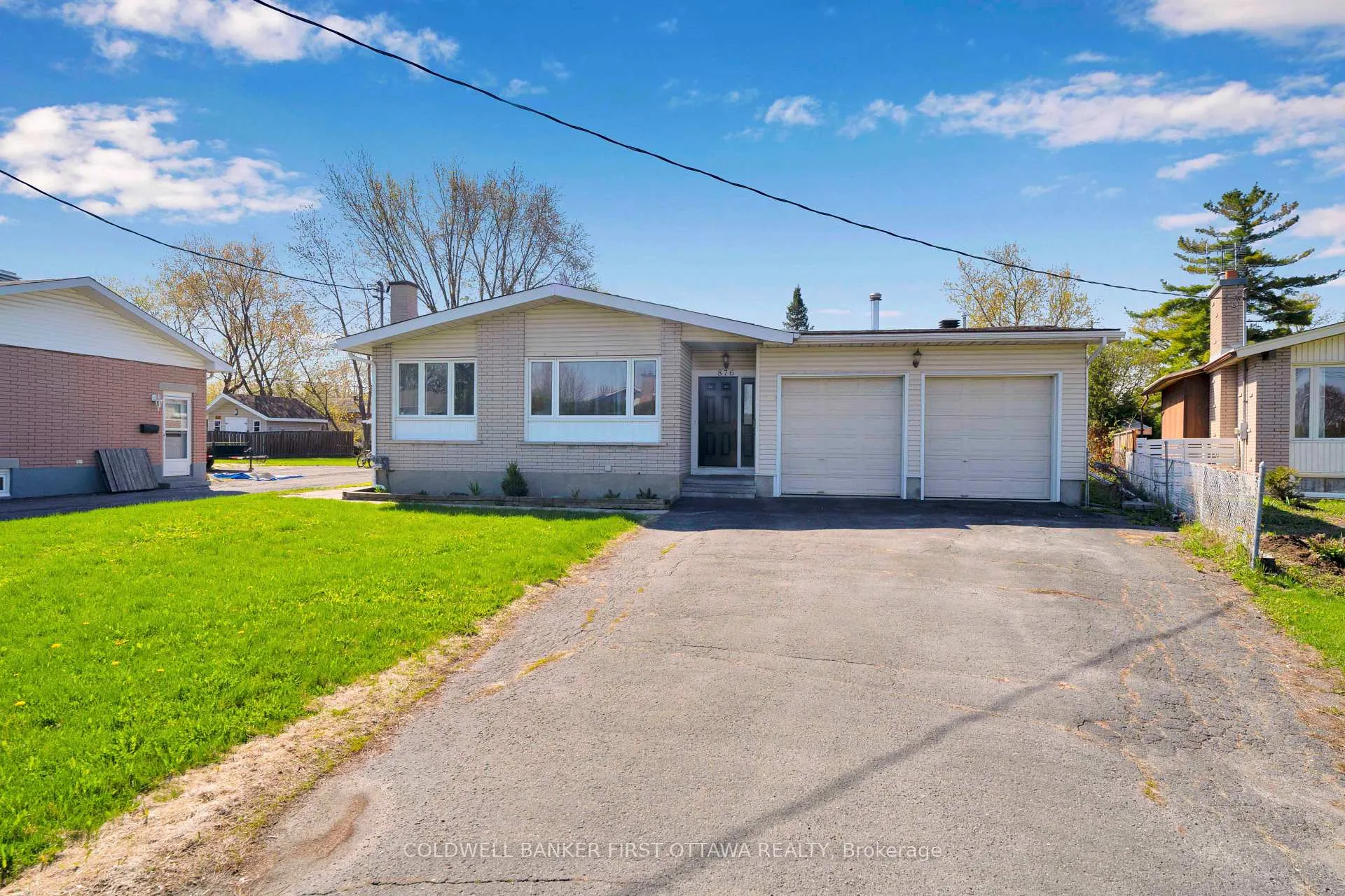 Photo 2 of 876 Balsam Drive, Ottawa, Chatelaine Village — HOMEH