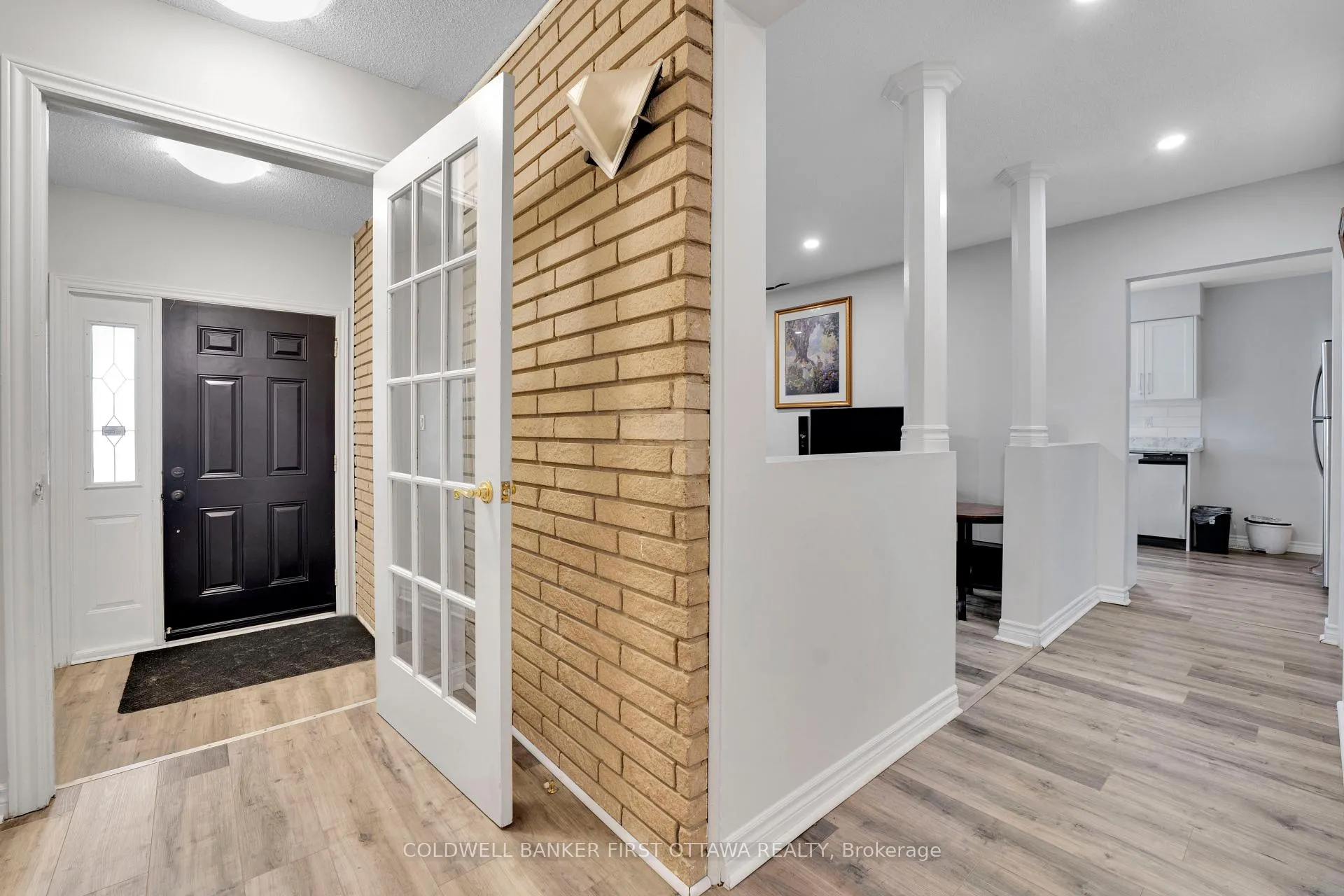 Photo 5 of 876 Balsam Drive, Ottawa, Chatelaine Village — HOMEH