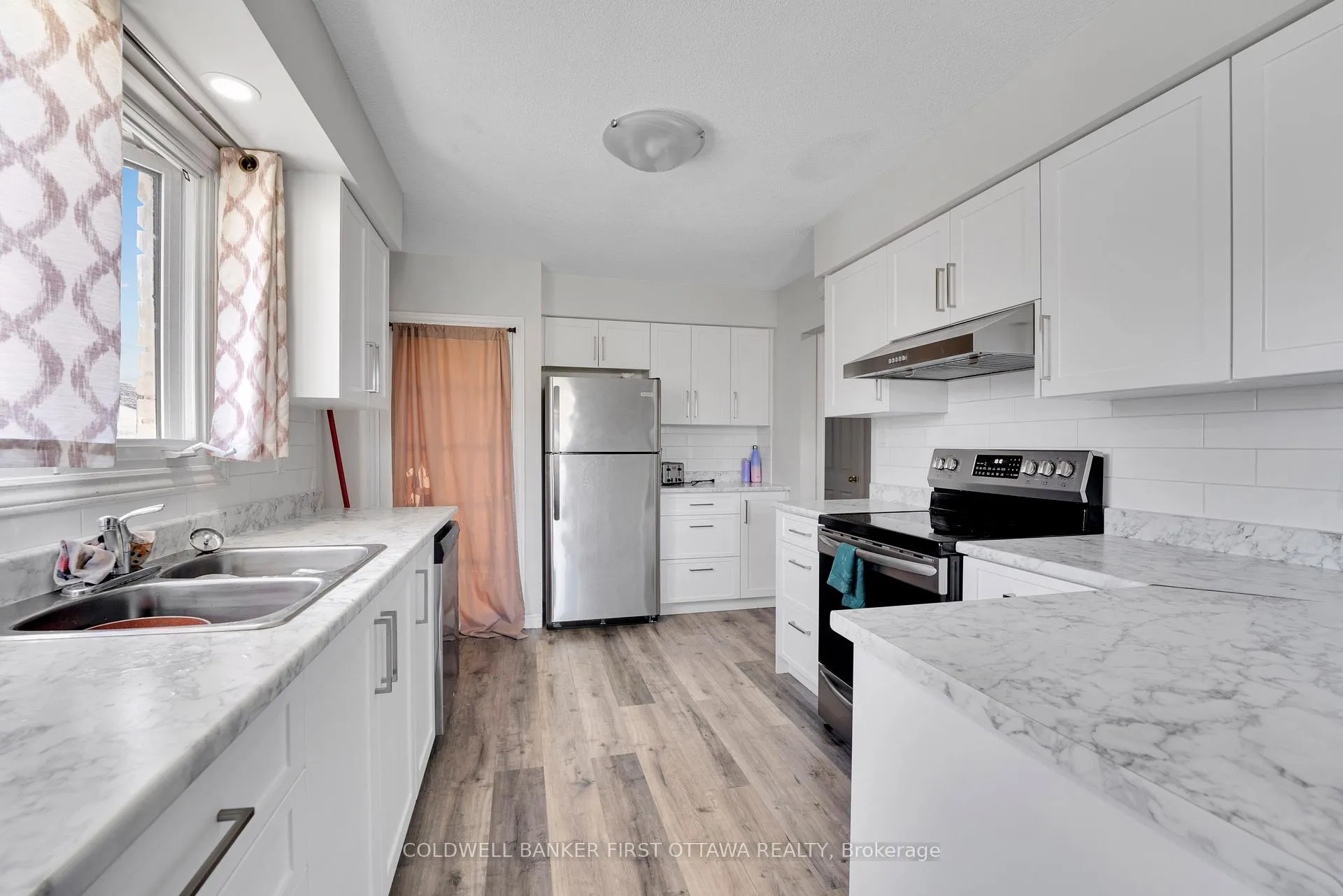 Photo 11 of 876 Balsam Drive, Ottawa, Chatelaine Village — HOMEH
