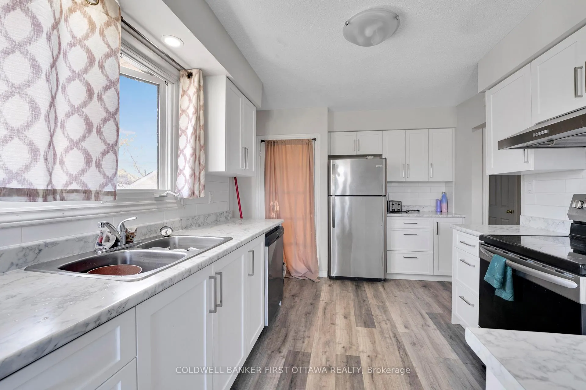 Photo 12 of 876 Balsam Drive, Ottawa, Chatelaine Village — HOMEH