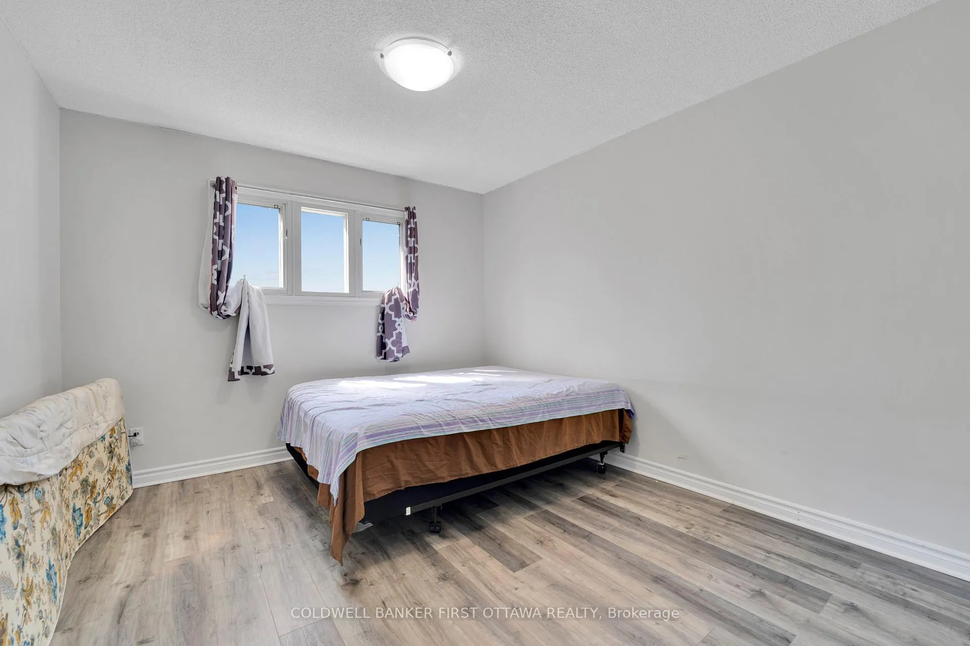 Photo 17 of 876 Balsam Drive, Ottawa, Chatelaine Village — HOMEH