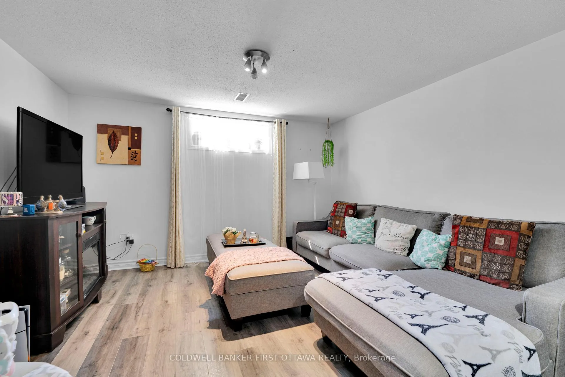 Photo 25 of 876 Balsam Drive, Ottawa, Chatelaine Village — HOMEH
