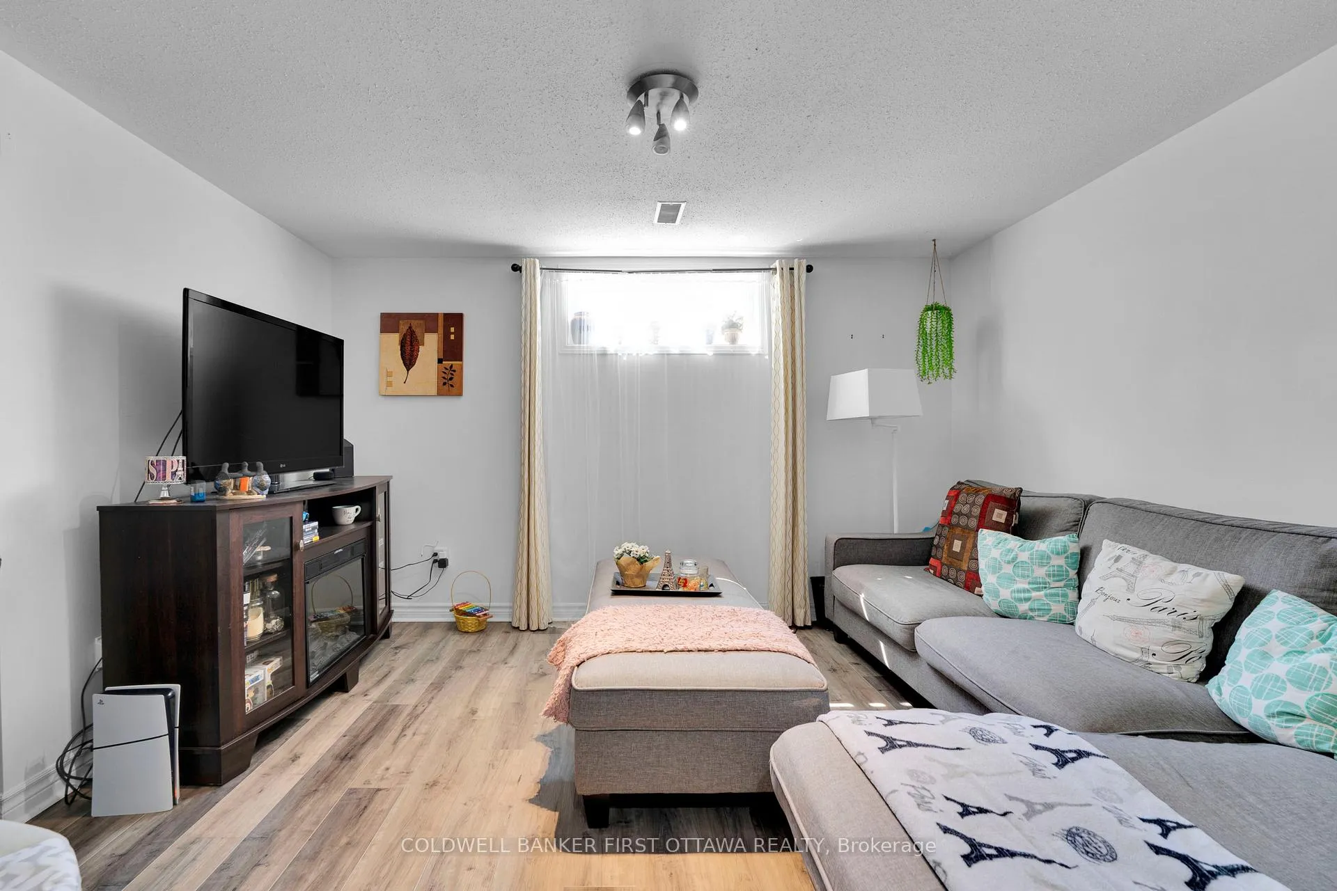 Photo 26 of 876 Balsam Drive, Ottawa, Chatelaine Village — HOMEH