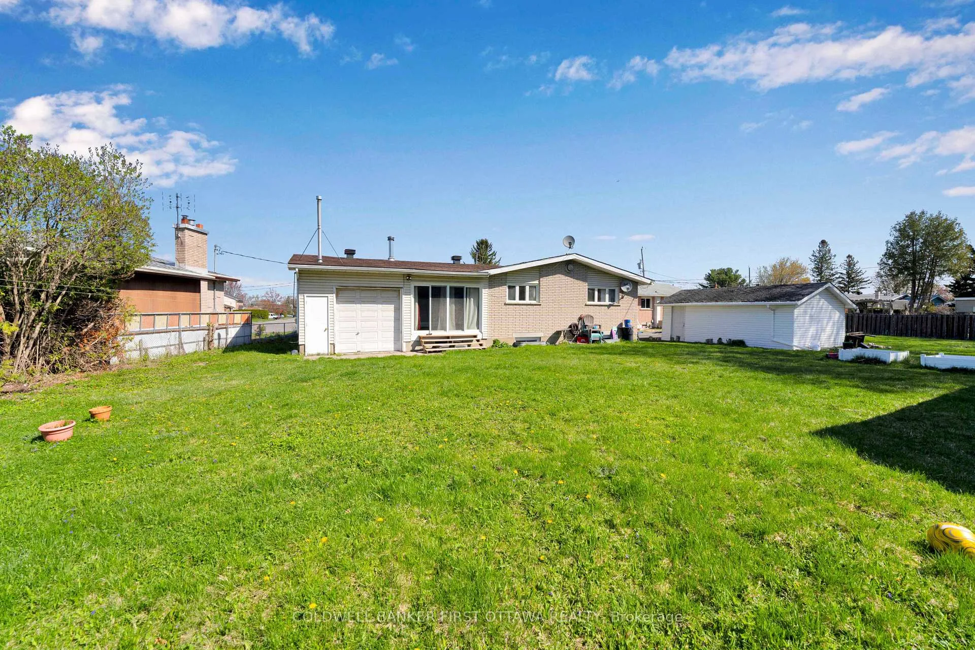 Photo 45 of 876 Balsam Drive, Ottawa, Chatelaine Village — HOMEH