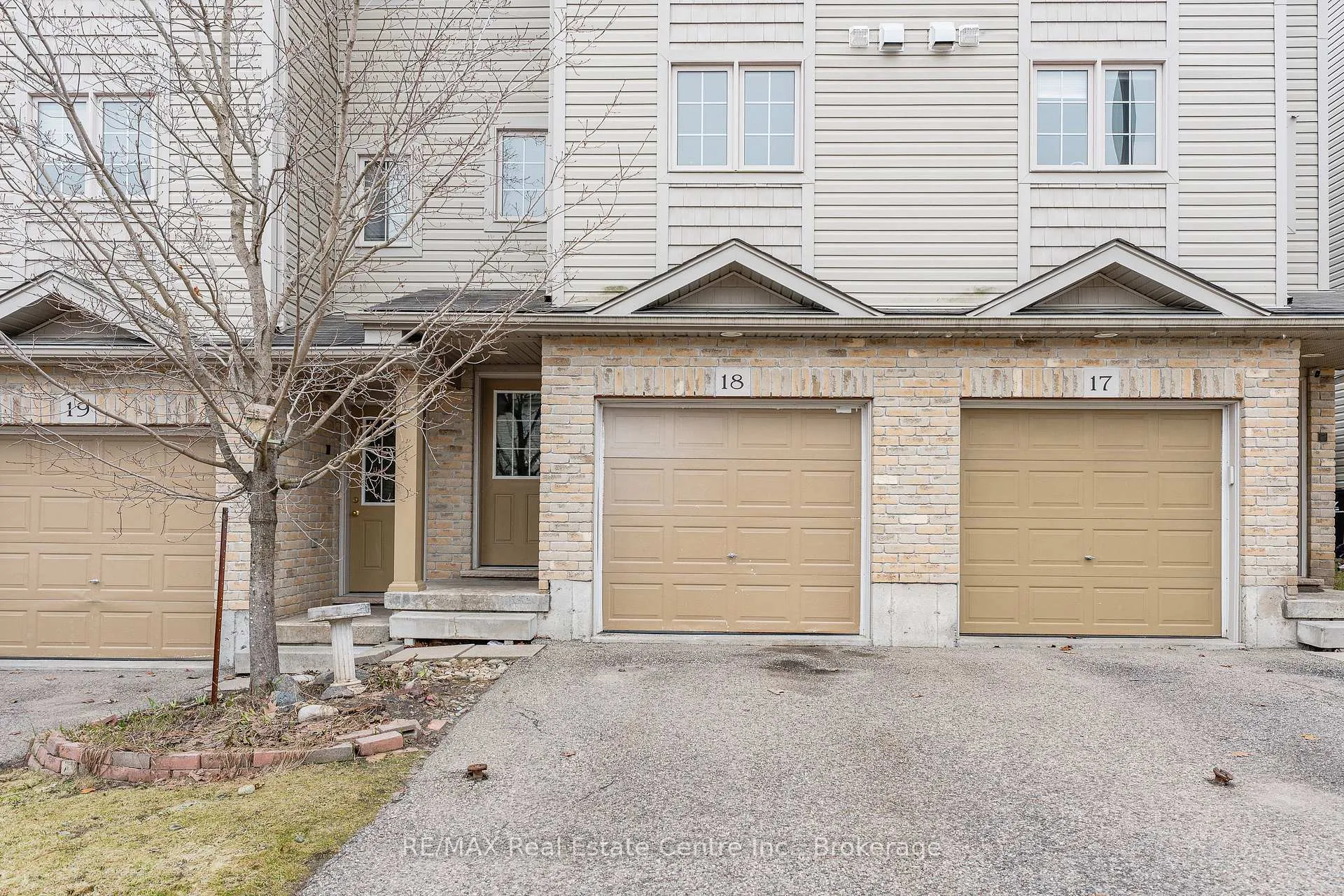 Photo 2 of Unit D18, 155 Highland Crescent, Kitchener — HOMEH