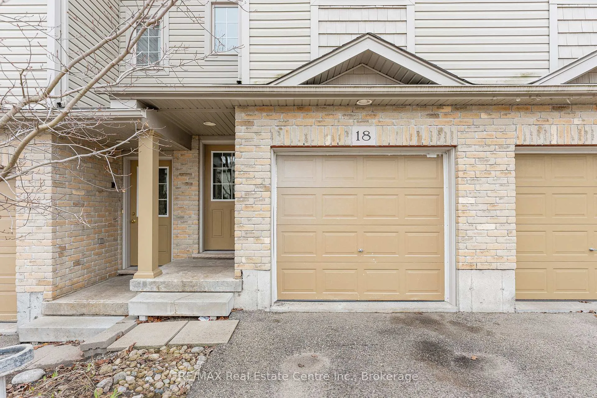 Photo 3 of Unit D18, 155 Highland Crescent, Kitchener — HOMEH