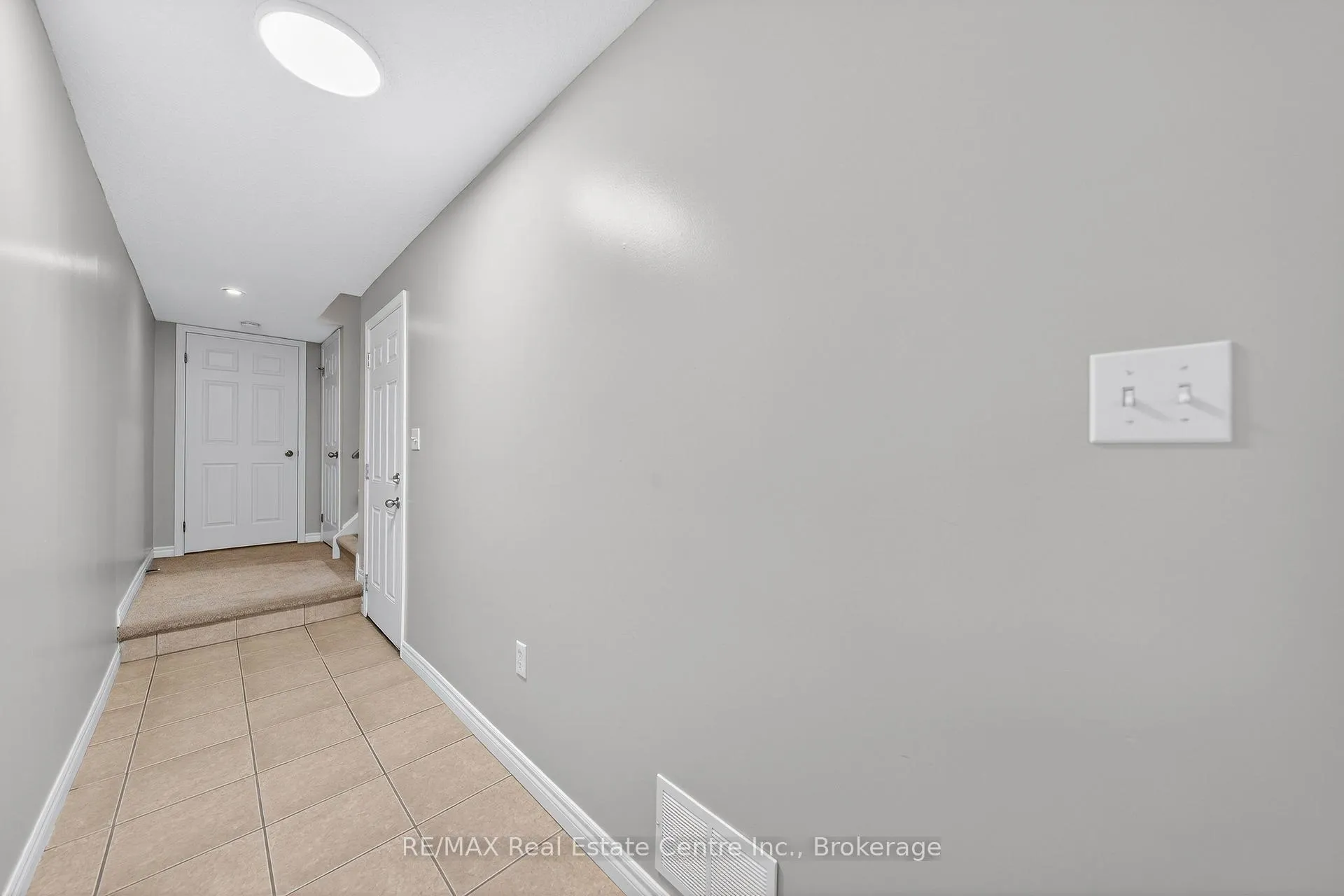 Photo 4 of Unit D18, 155 Highland Crescent, Kitchener — HOMEH