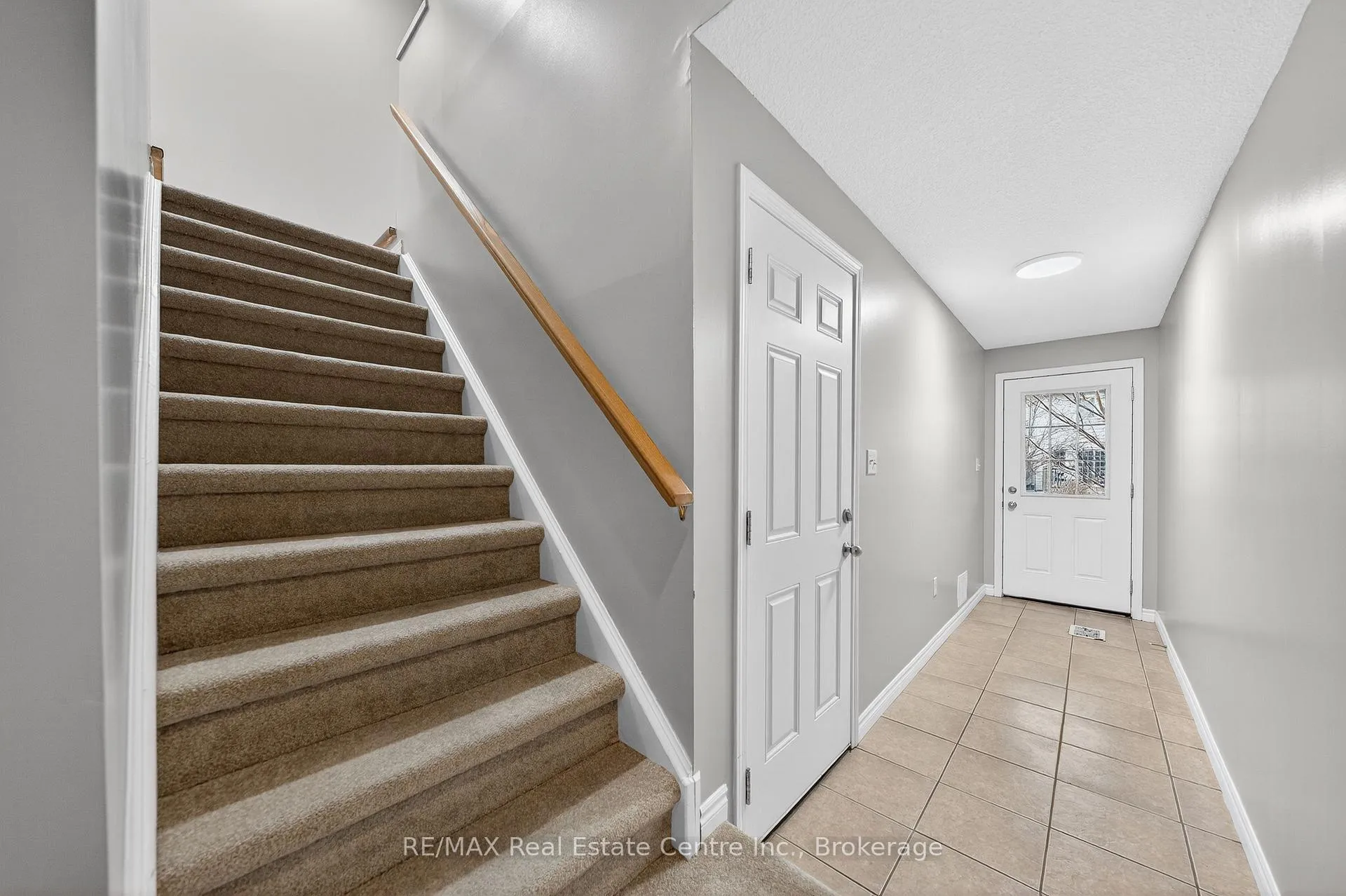 Photo 5 of Unit D18, 155 Highland Crescent, Kitchener — HOMEH