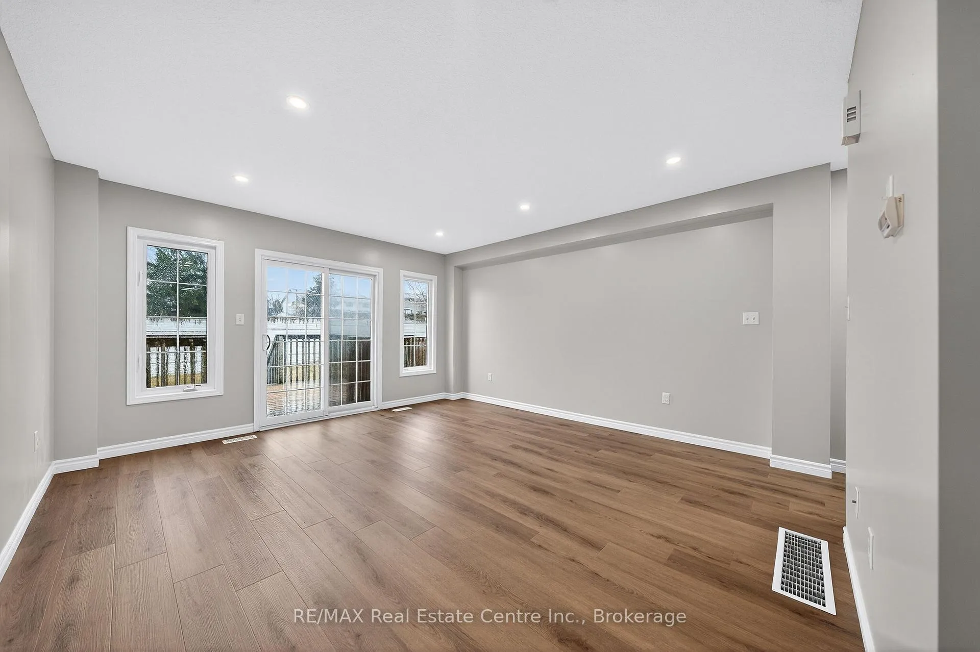 Photo 8 of Unit D18, 155 Highland Crescent, Kitchener — HOMEH