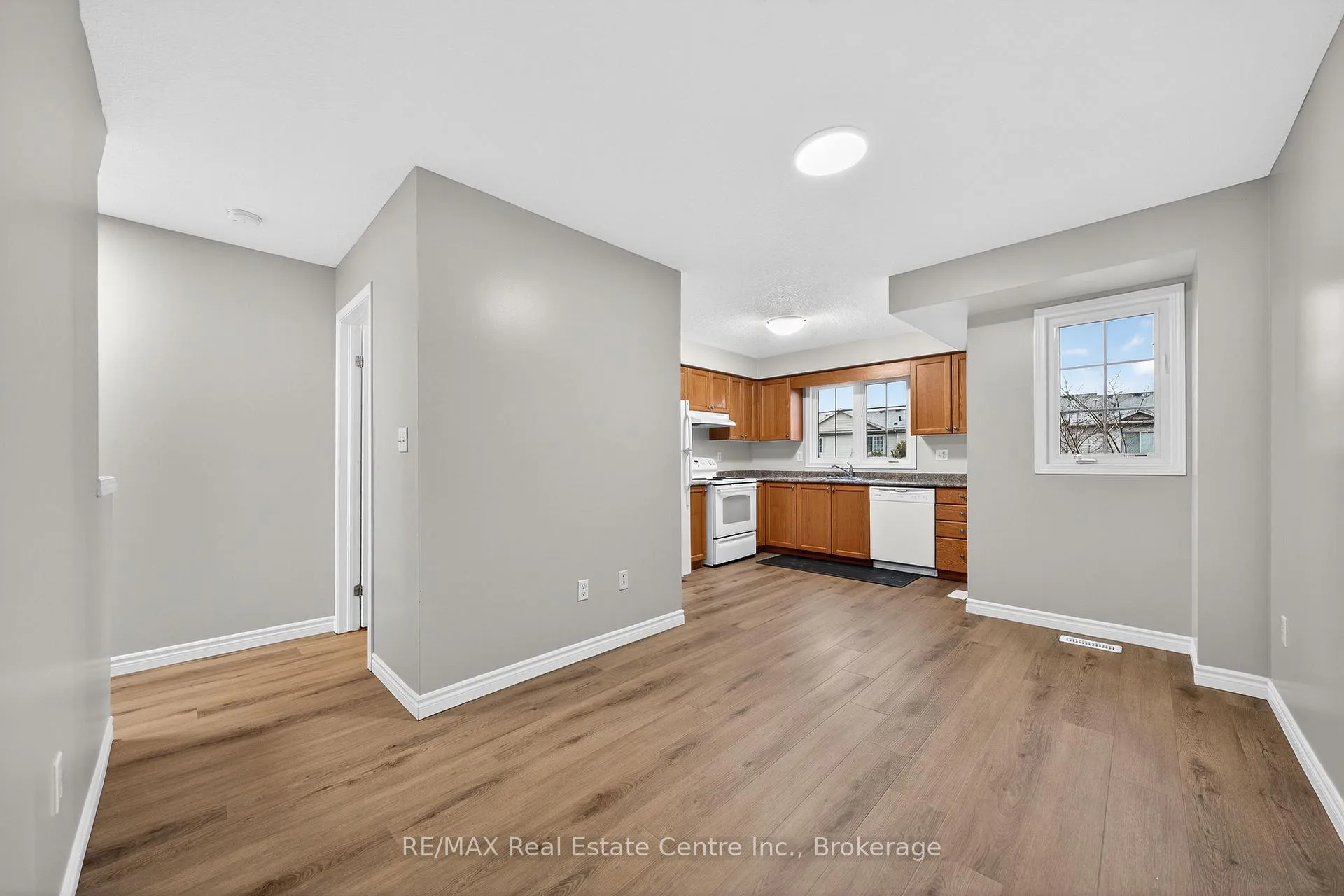 Photo 10 of Unit D18, 155 Highland Crescent, Kitchener — HOMEH