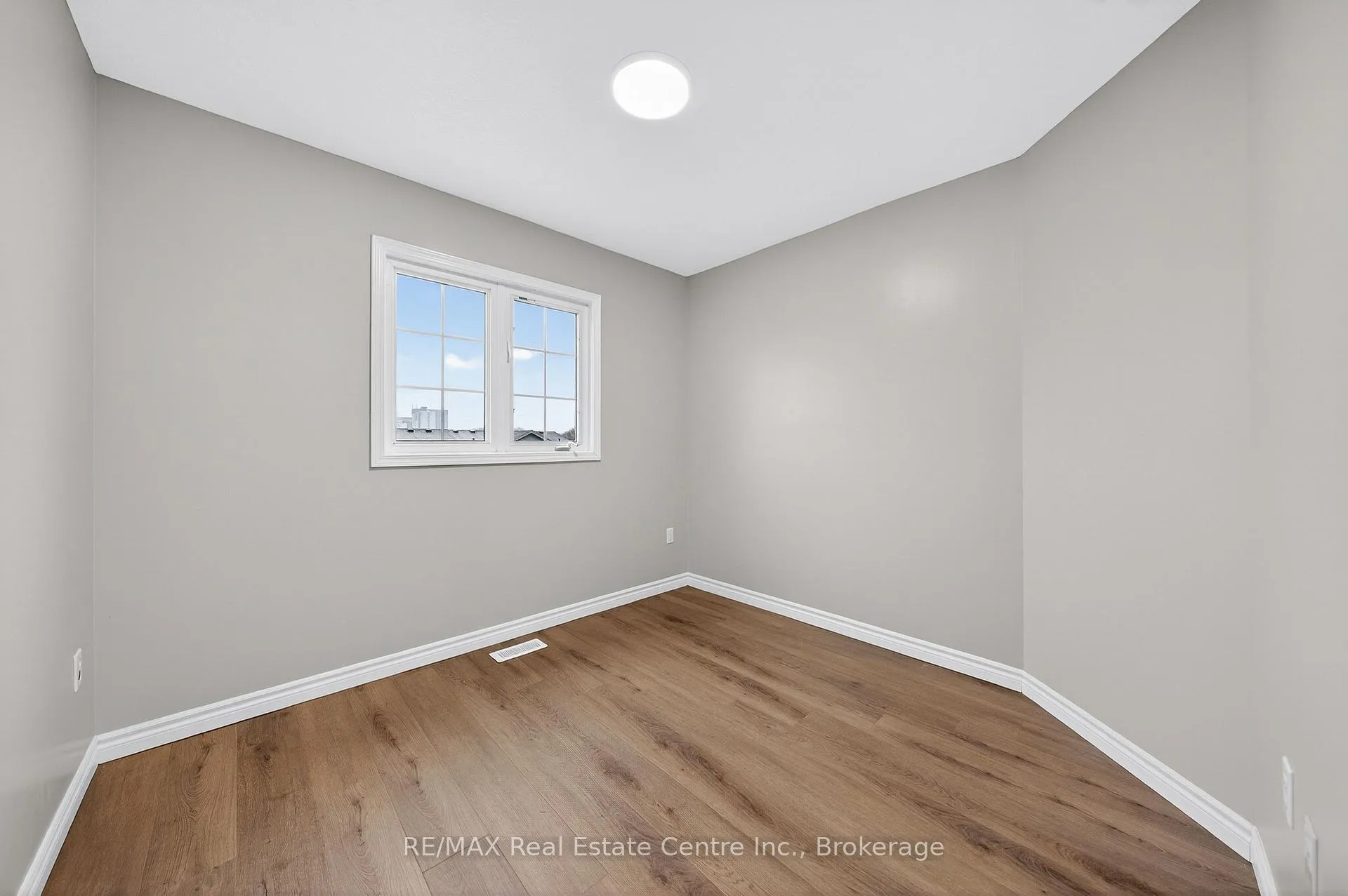 Photo 19 of Unit D18, 155 Highland Crescent, Kitchener — HOMEH