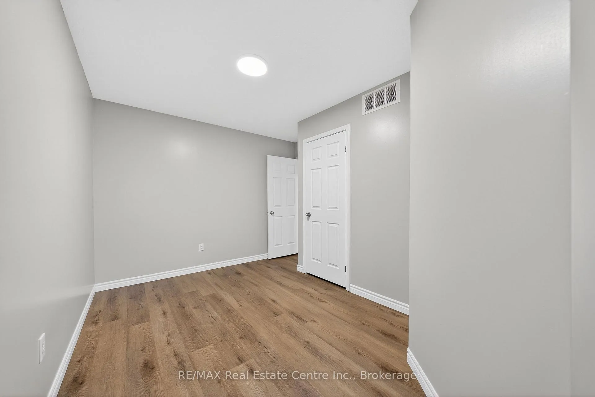 Photo 21 of Unit D18, 155 Highland Crescent, Kitchener — HOMEH