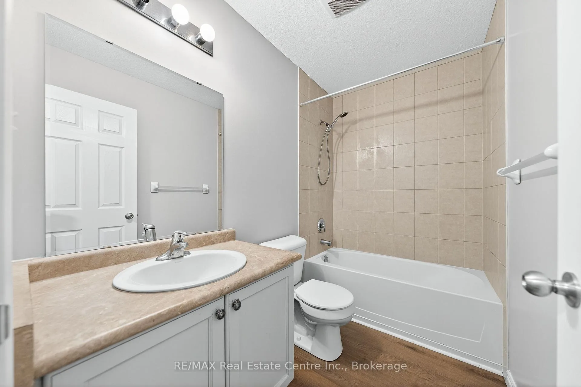 Photo 22 of Unit D18, 155 Highland Crescent, Kitchener — HOMEH