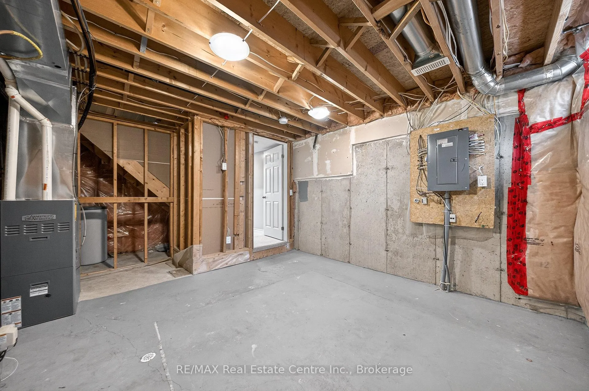 Photo 24 of Unit D18, 155 Highland Crescent, Kitchener — HOMEH