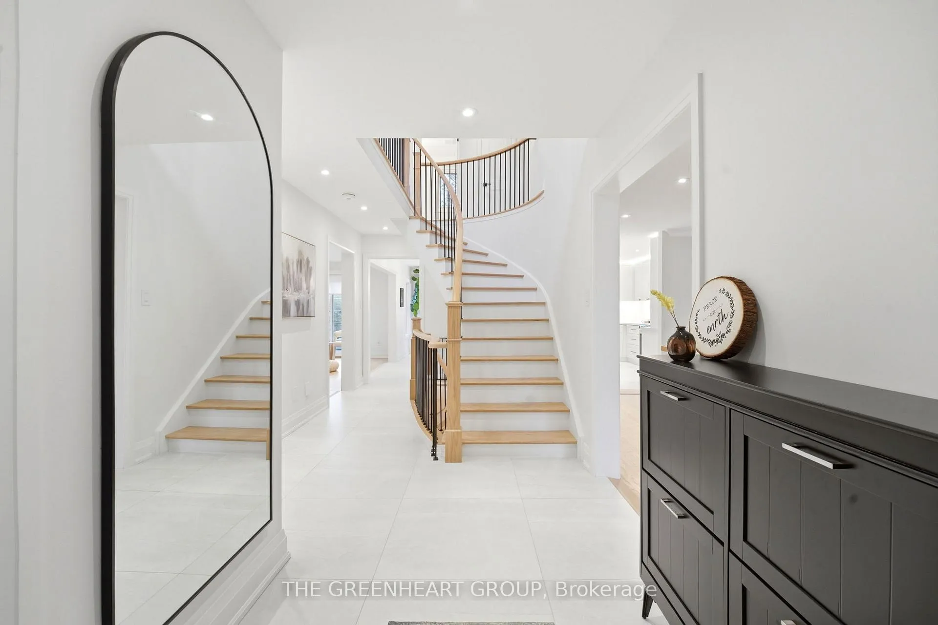 Photo 5 of 32 Sonny Street, Vaughan, Maple — HOMEH
