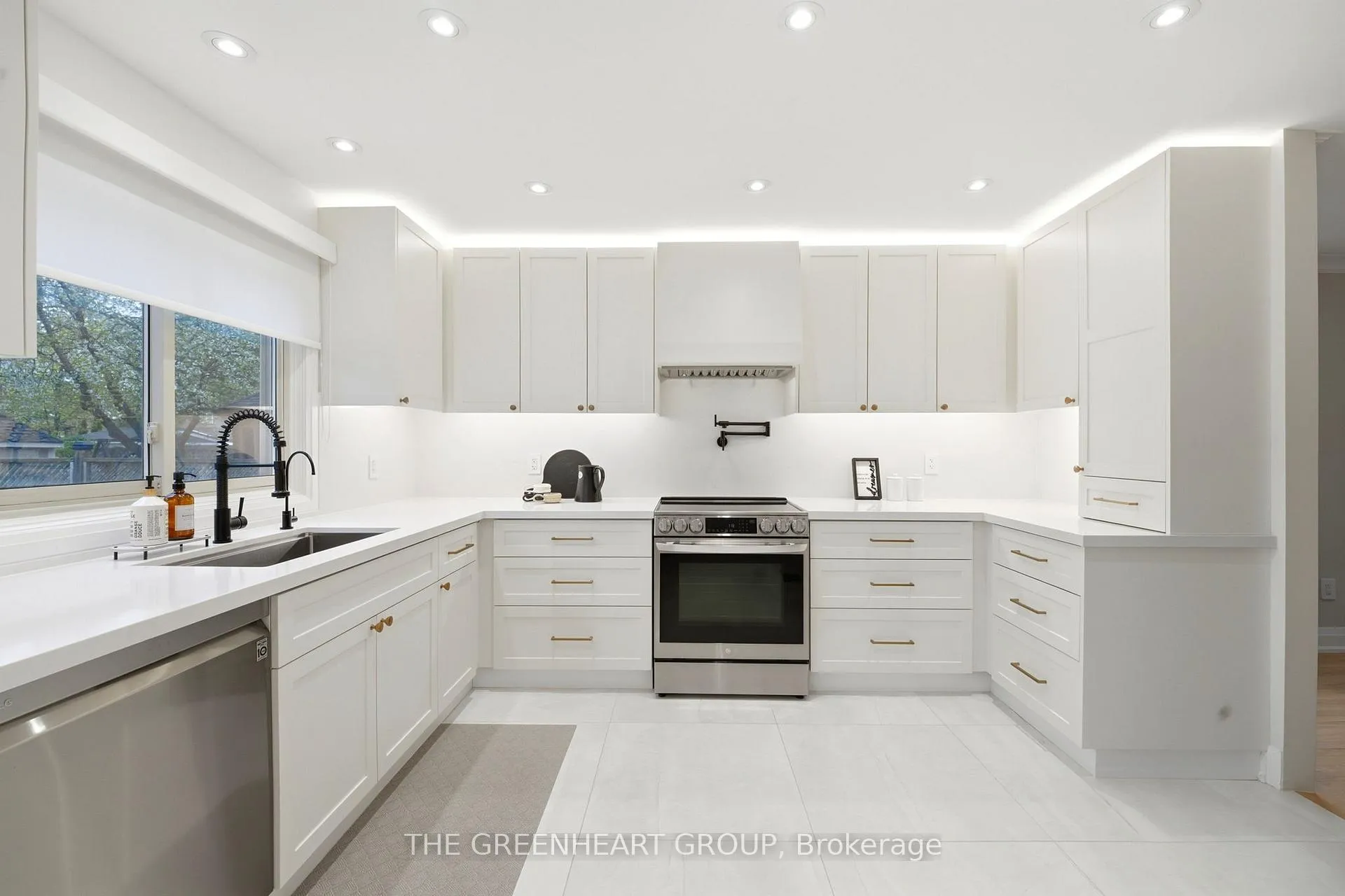 Photo 10 of 32 Sonny Street, Vaughan, Maple — HOMEH