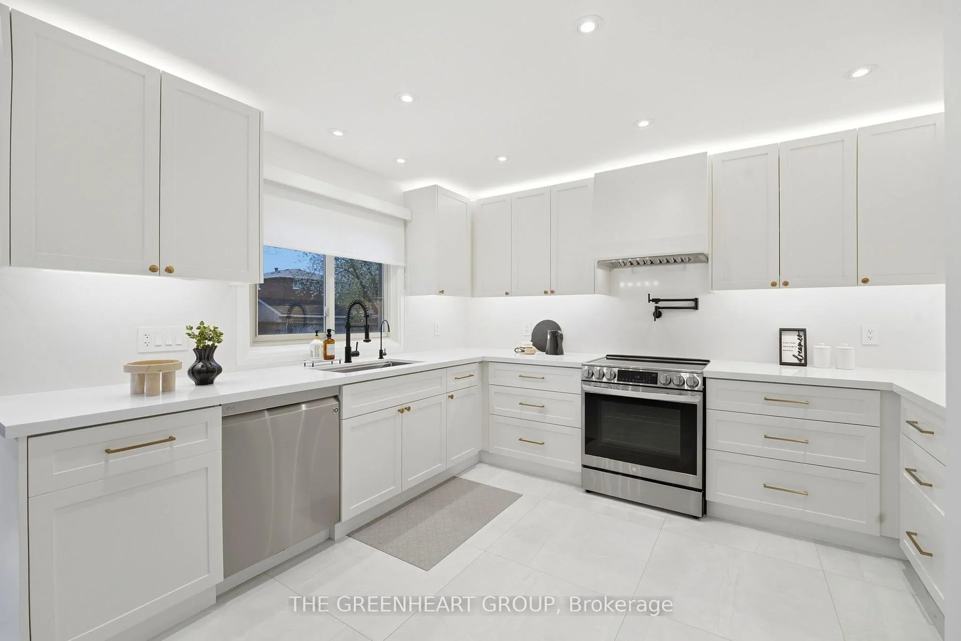 Photo 11 of 32 Sonny Street, Vaughan, Maple — HOMEH