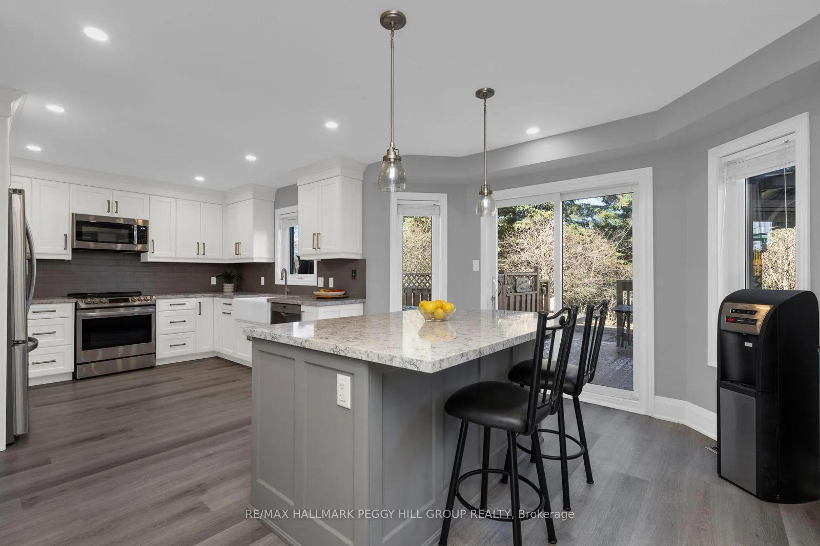 Photo 3 of 142 Ferndale Drive S, Barrie, Ardagh — HOMEH