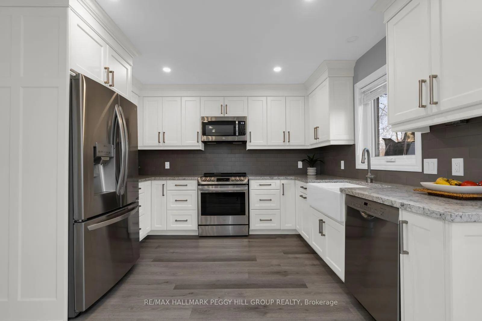 Photo 4 of 142 Ferndale Drive S, Barrie, Ardagh — HOMEH