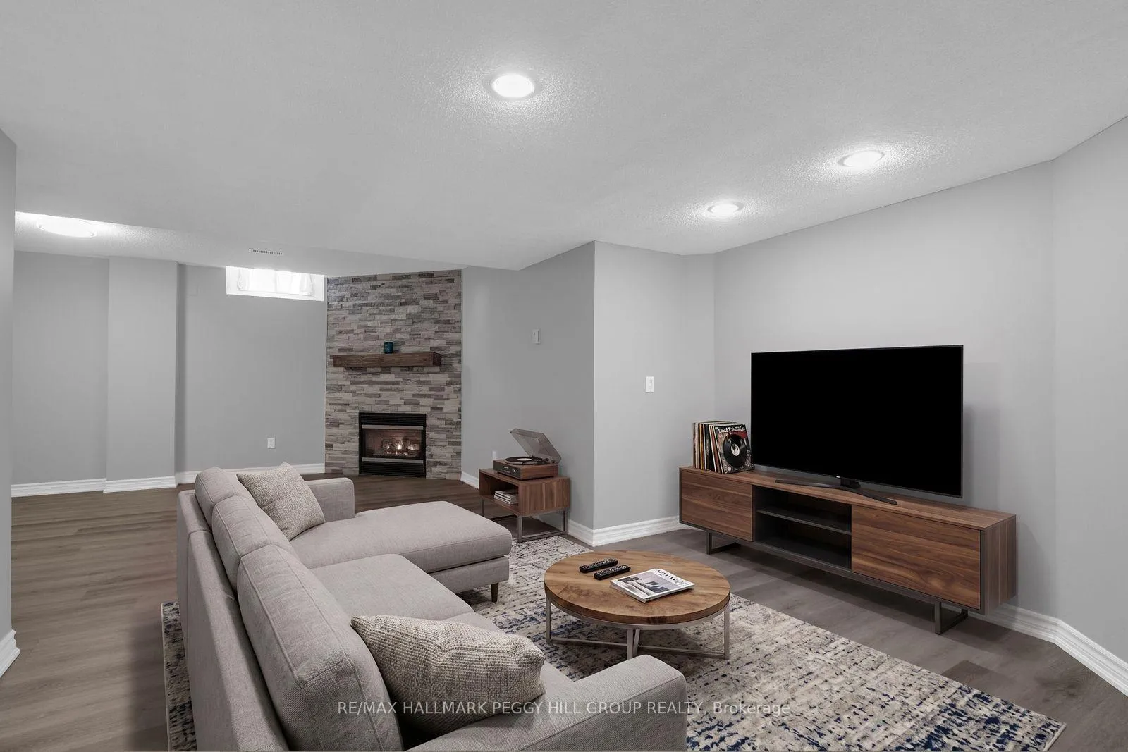 Photo 18 of 142 Ferndale Drive S, Barrie, Ardagh — HOMEH