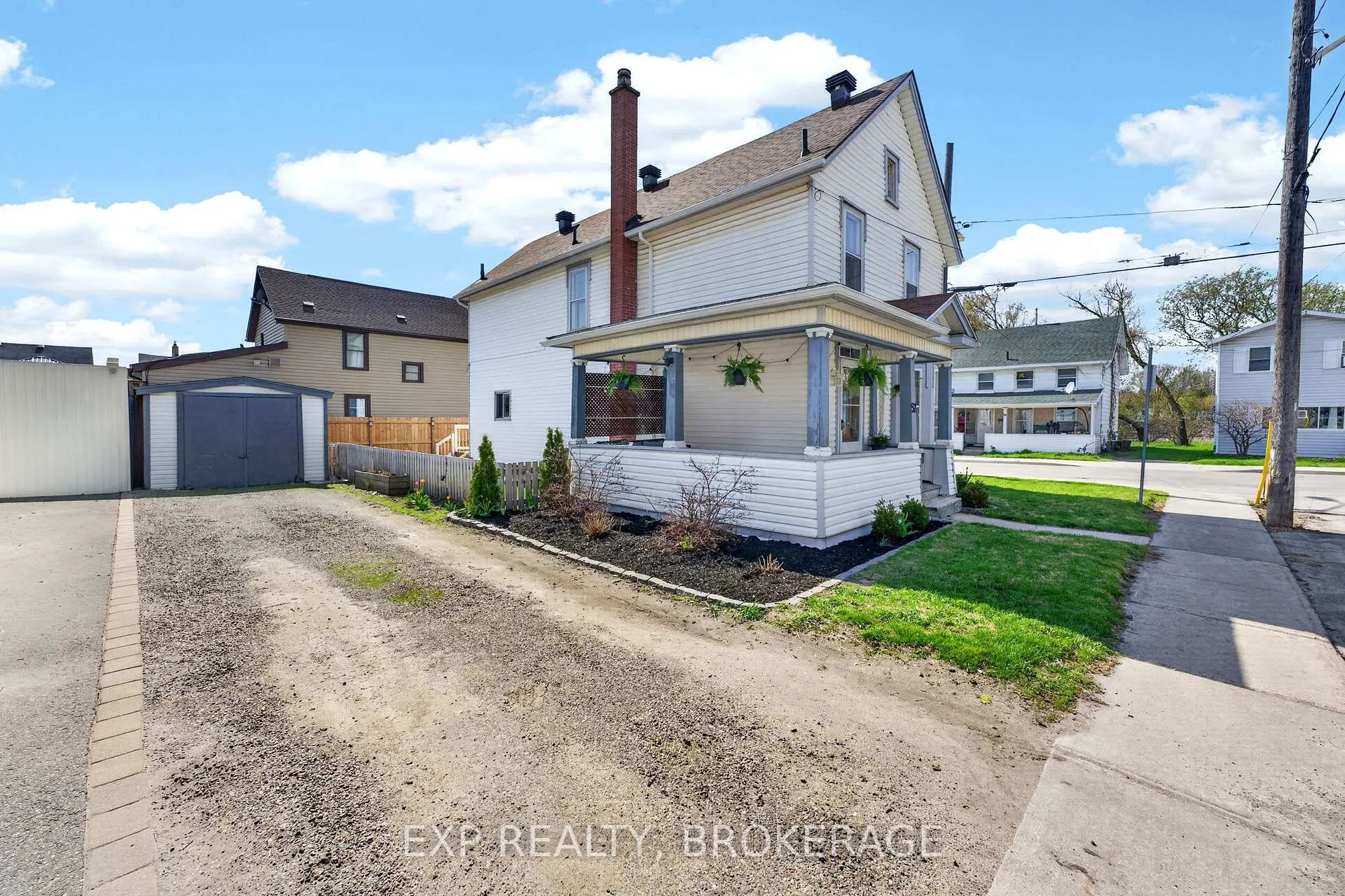 Photo 3 of 52 Daniel Street, Brockville — HOMEH