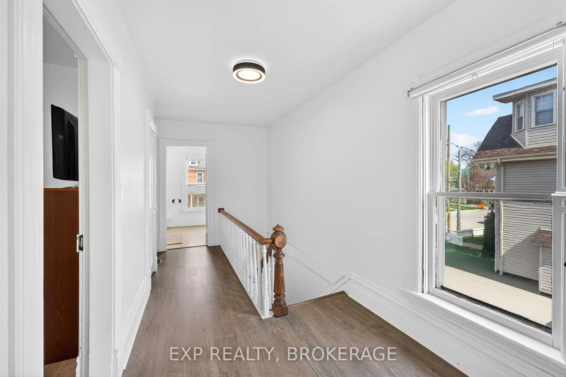 Photo 18 of 52 Daniel Street, Brockville — HOMEH